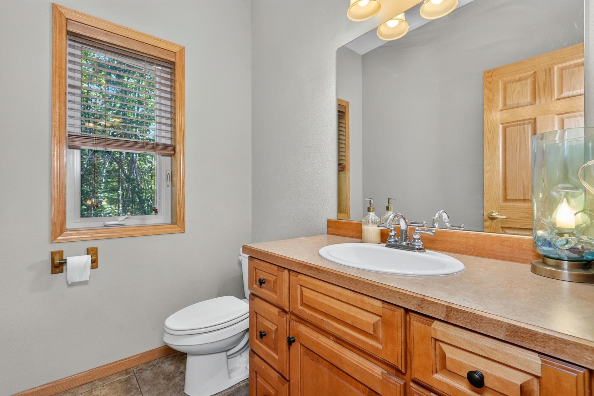 2009 single family home for sale at 112 Bay Road in Coleraine, MN — 4 bed, 4 bath (photo 6 of 47)