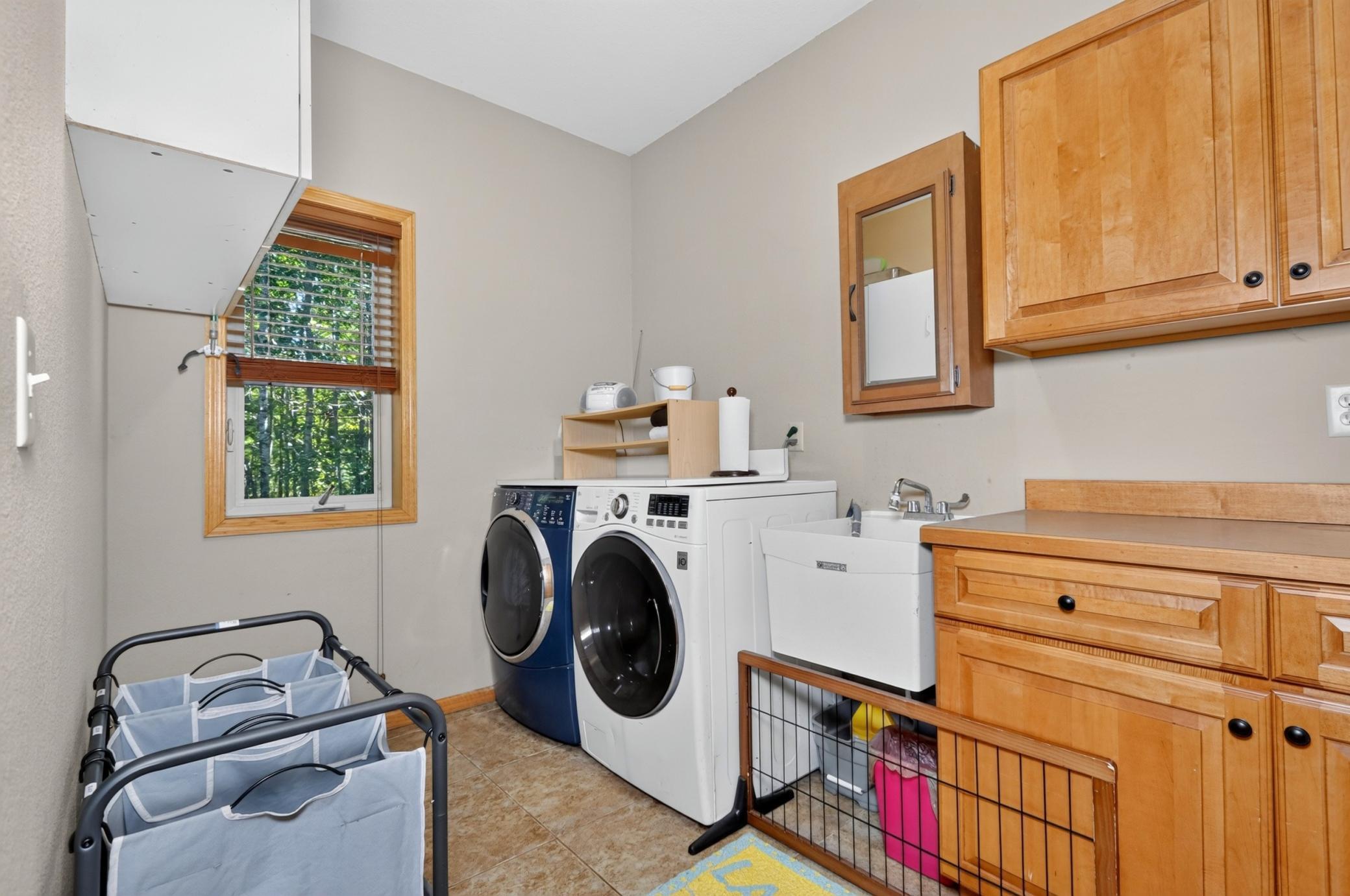 2009 single family home for sale at 112 Bay Road in Coleraine, MN — 4 bed, 4 bath (photo 7 of 47)