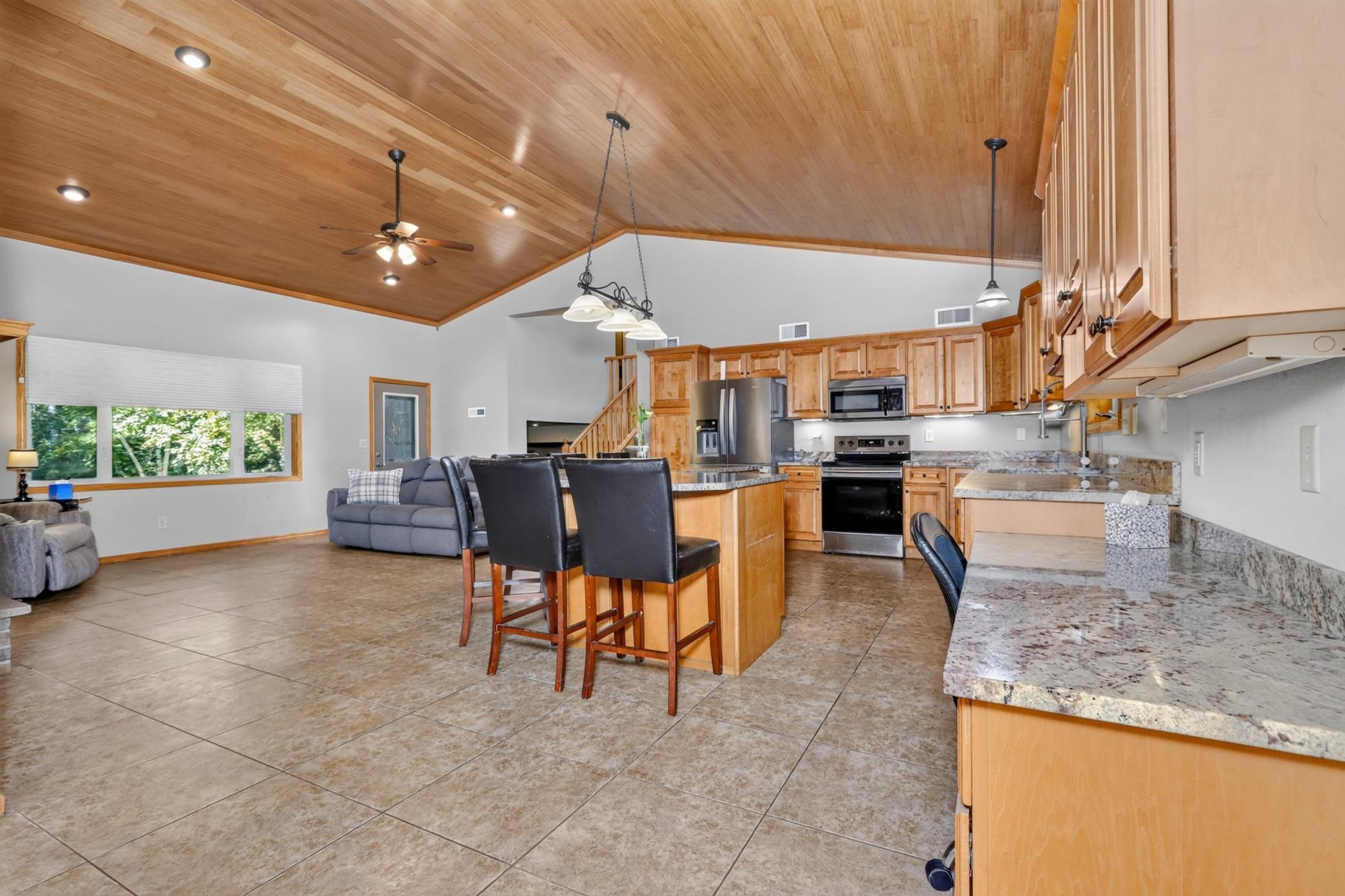 2009 single family home for sale at 112 Bay Road in Coleraine, MN — 4 bed, 4 bath (photo 8 of 47)