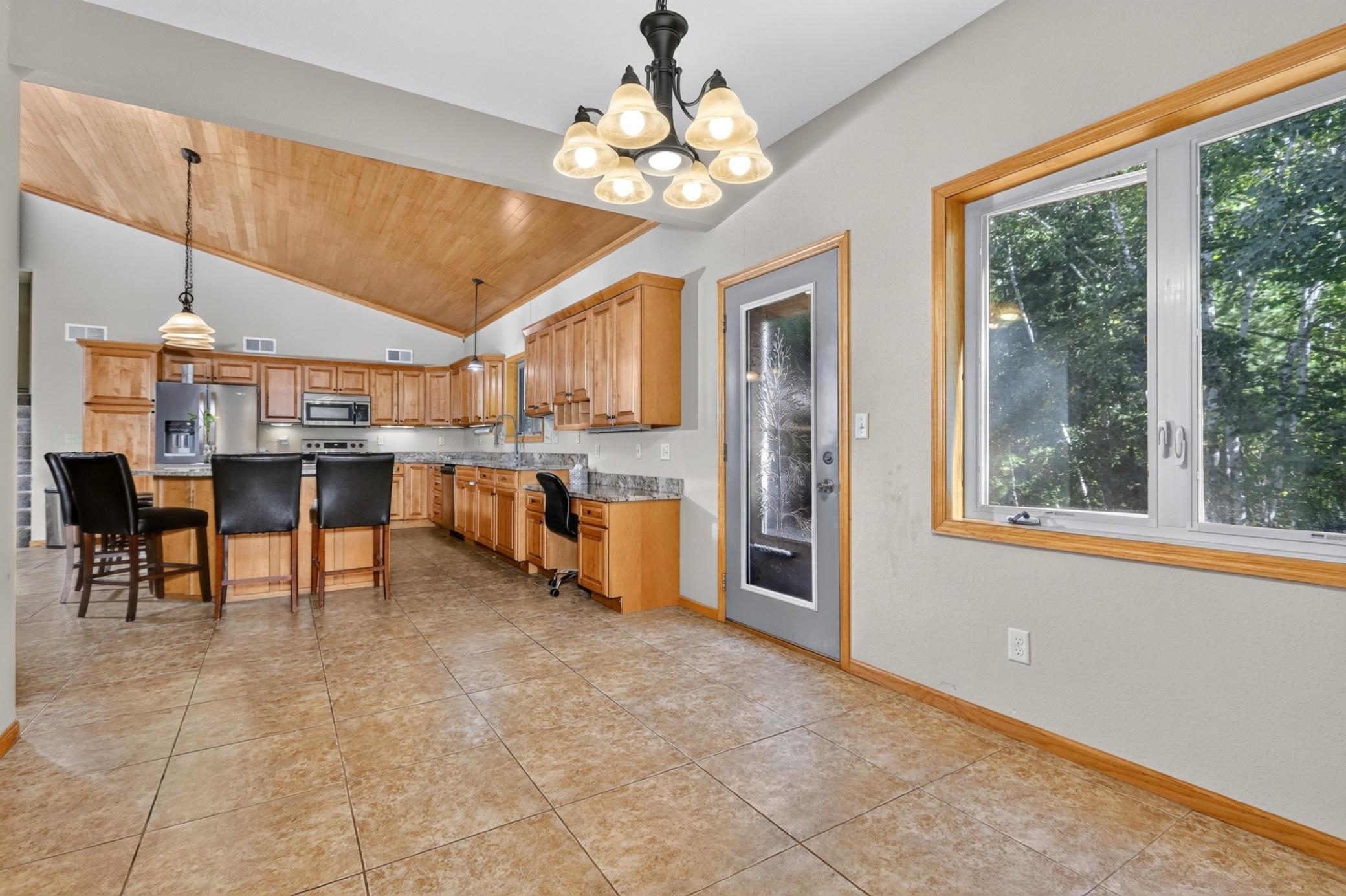 2009 single family home for sale at 112 Bay Road in Coleraine, MN — 4 bed, 4 bath (photo 9 of 47)