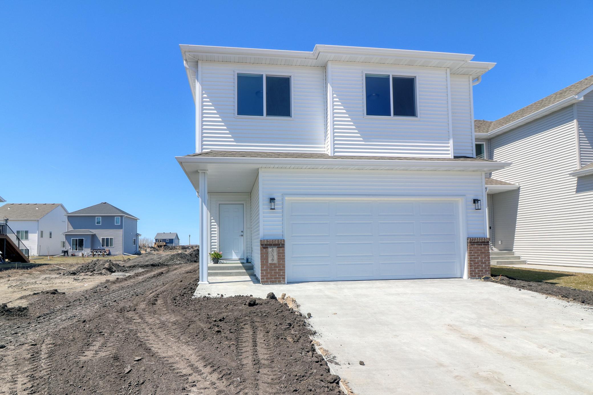 2026 single family home for sale at 2449 43rd Avenue S in Moorhead, MN — 3 bed, 2 bath (photo 2 of 39)