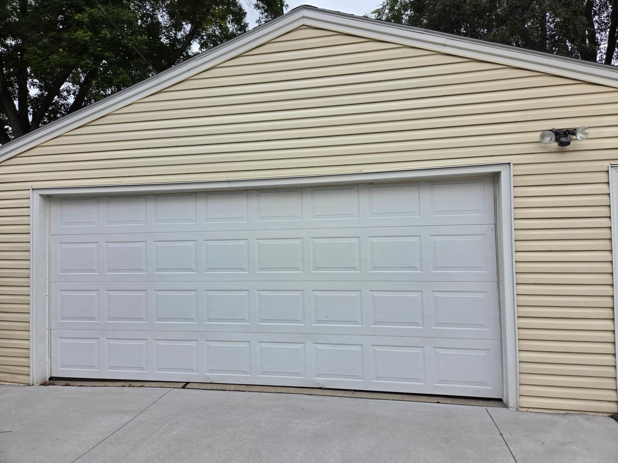 1967 single family home for sale at 1445 18th Street S in Fargo, ND — 3 bed, 2 bath (photo 15 of 15)