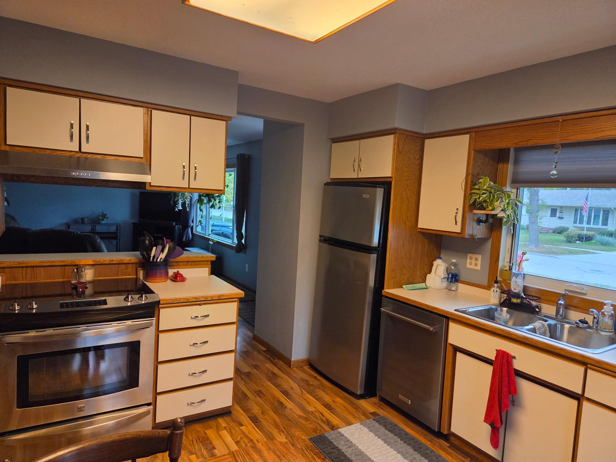 1967 single family home for sale at 1445 18th Street S in Fargo, ND — 3 bed, 2 bath (photo 4 of 15)