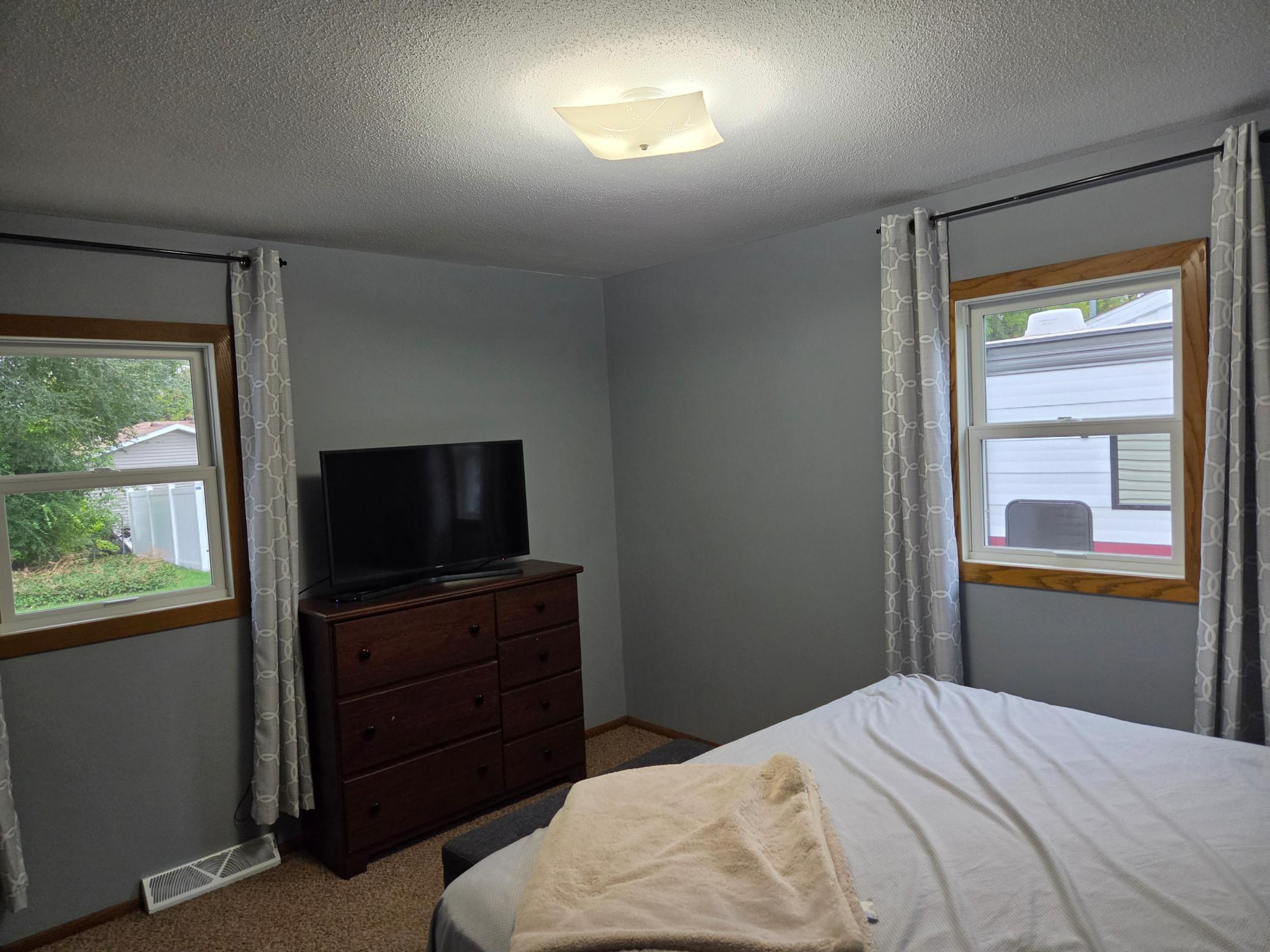 1967 single family home for sale at 1445 18th Street S in Fargo, ND — 3 bed, 2 bath (photo 10 of 15)