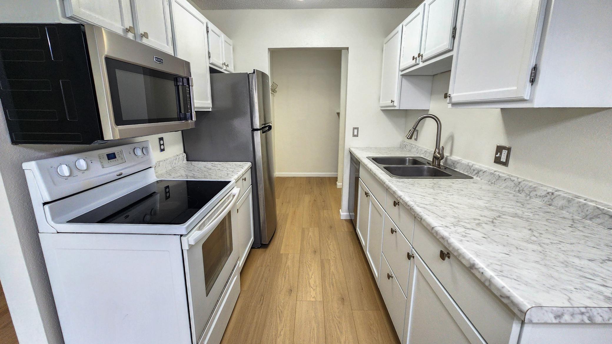 1975 condo for sale at 3302 2nd Street N, Unit C24 in Fargo, ND — 2 bed, 1 bath (photo 4 of 21)