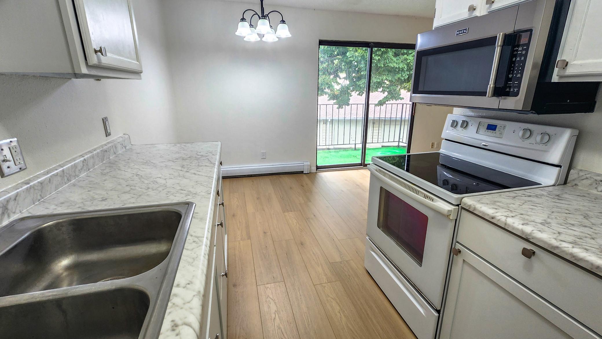 1975 condo for sale at 3302 2nd Street N, Unit C24 in Fargo, ND — 2 bed, 1 bath (photo 5 of 21)