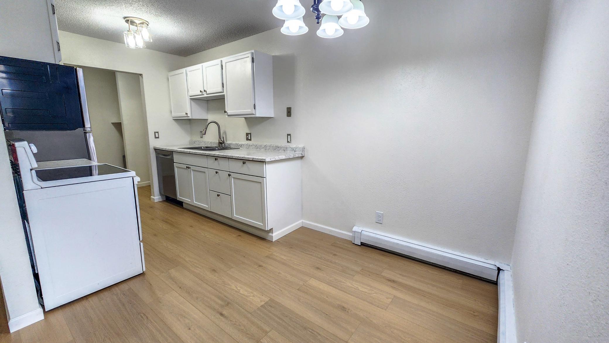 1975 condo for sale at 3302 2nd Street N, Unit C24 in Fargo, ND — 2 bed, 1 bath (photo 6 of 21)