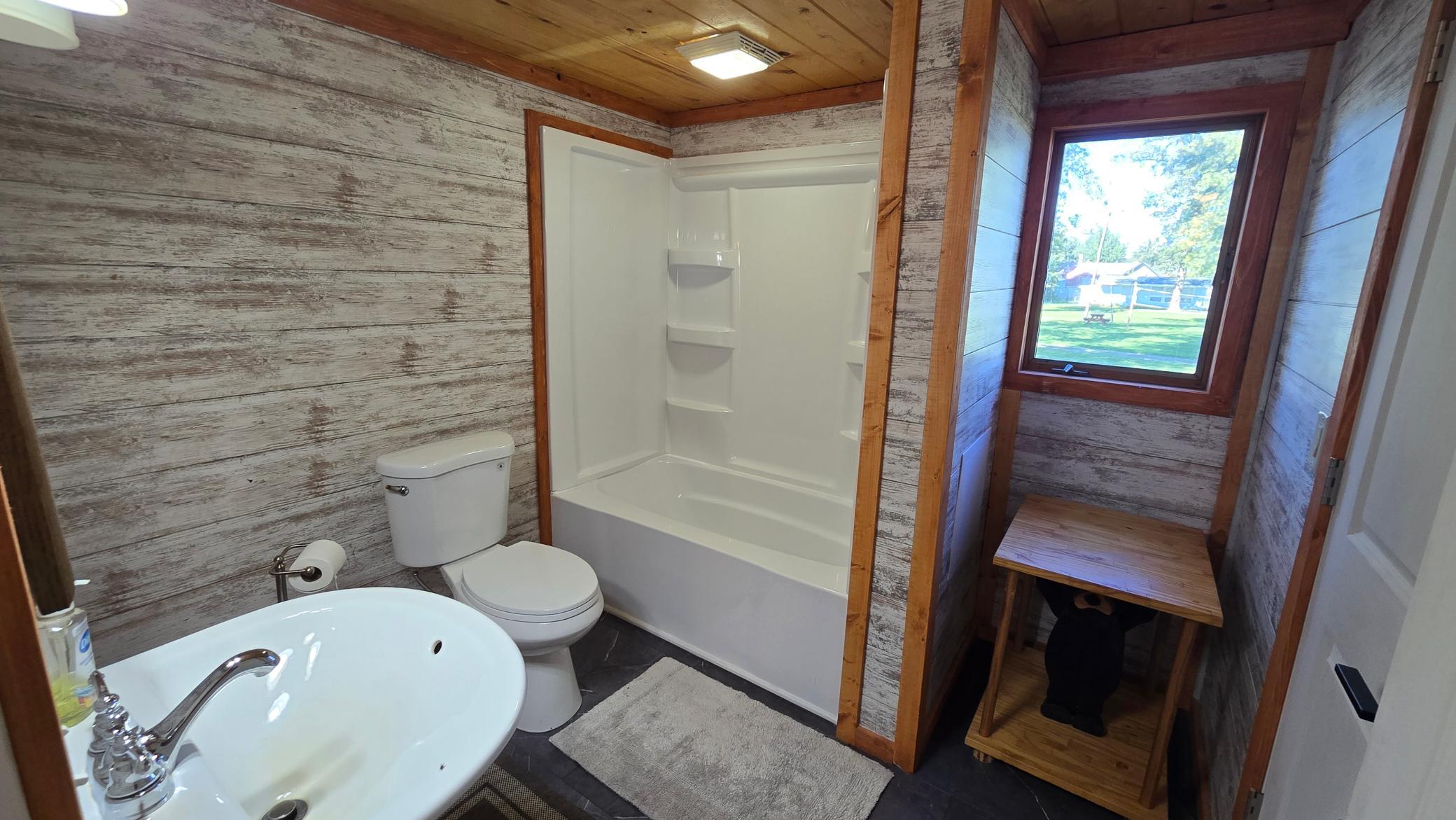 1950 single family home for sale at 7433 US Highway 169 in Garrison, MN — 1 bed, 1 bath (photo 8 of 34)