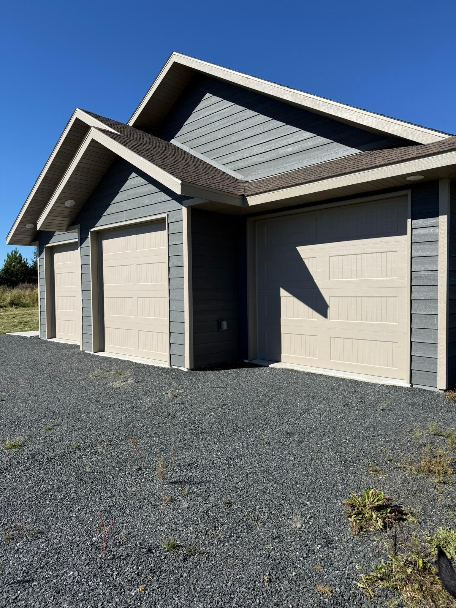 2021 single family home for sale at 2158 Fighting Sioux Loop NW in Baudette, MN — 3 bed, 2 bath (photo 2 of 51)