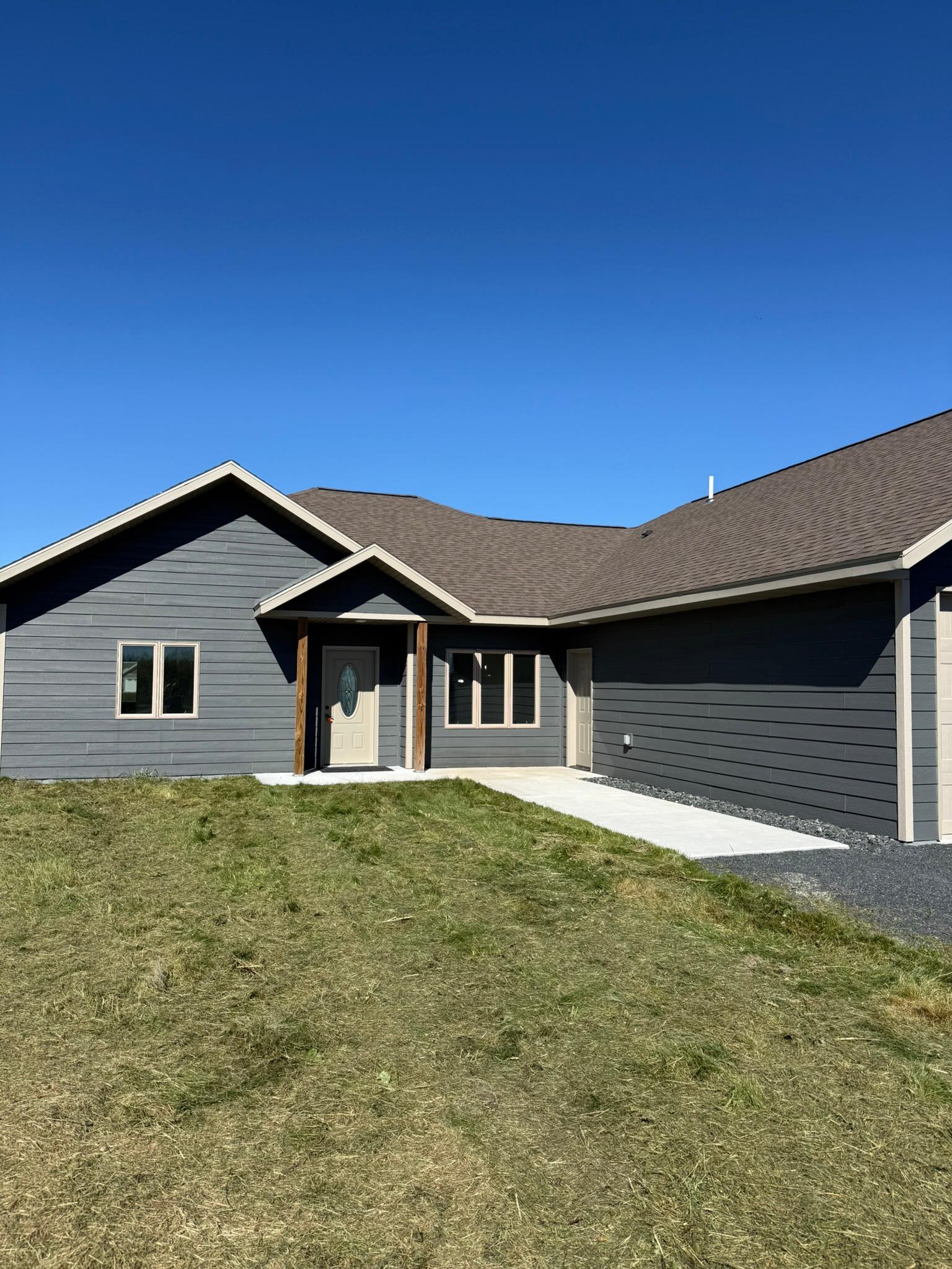 2021 single family home for sale at 2158 Fighting Sioux Loop NW in Baudette, MN — 3 bed, 2 bath (photo 3 of 51)