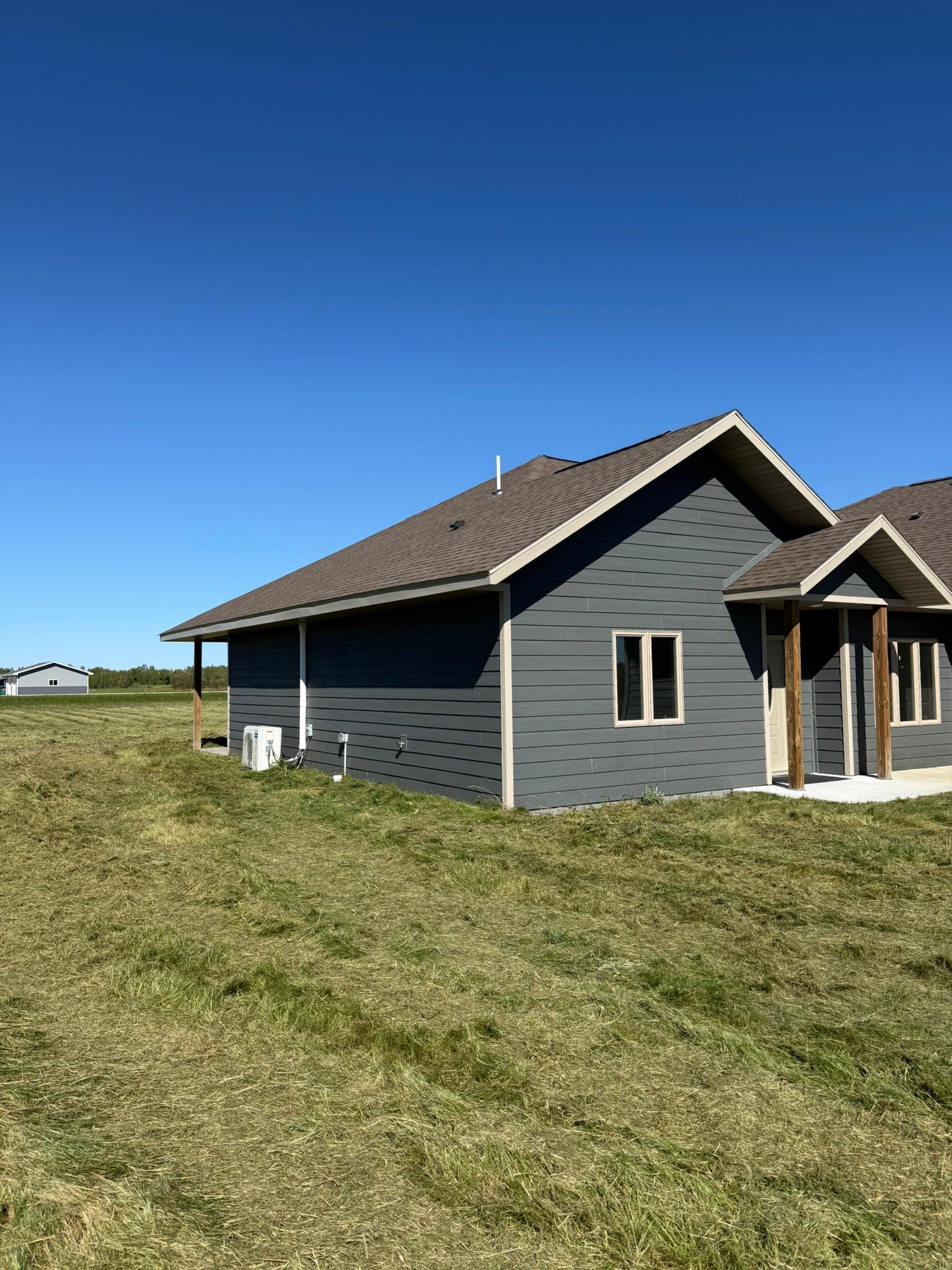 2021 single family home for sale at 2158 Fighting Sioux Loop NW in Baudette, MN — 3 bed, 2 bath (photo 4 of 51)