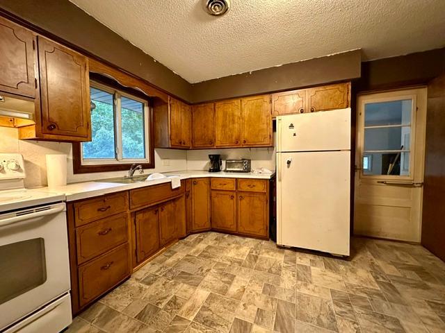 1973 single family home for sale at 416 S Sunset Avenue in Parkers Prairie, MN — 2 bed, 2 bath (photo 8 of 26)