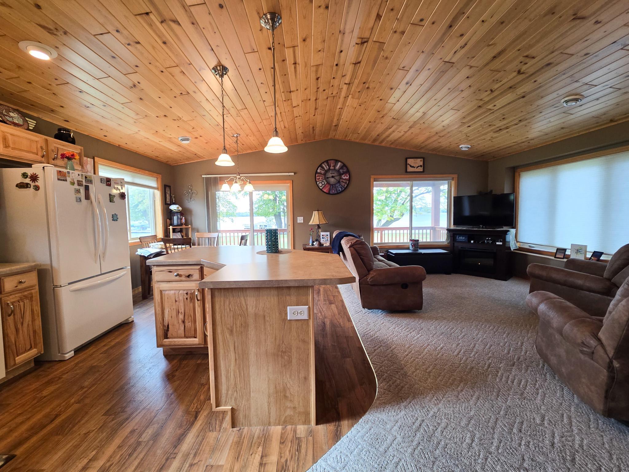 2007 single family home for sale at 37871 Long Harbor Lane in Frazee, MN — 3 bed, 3 bath (photo 4 of 20)
