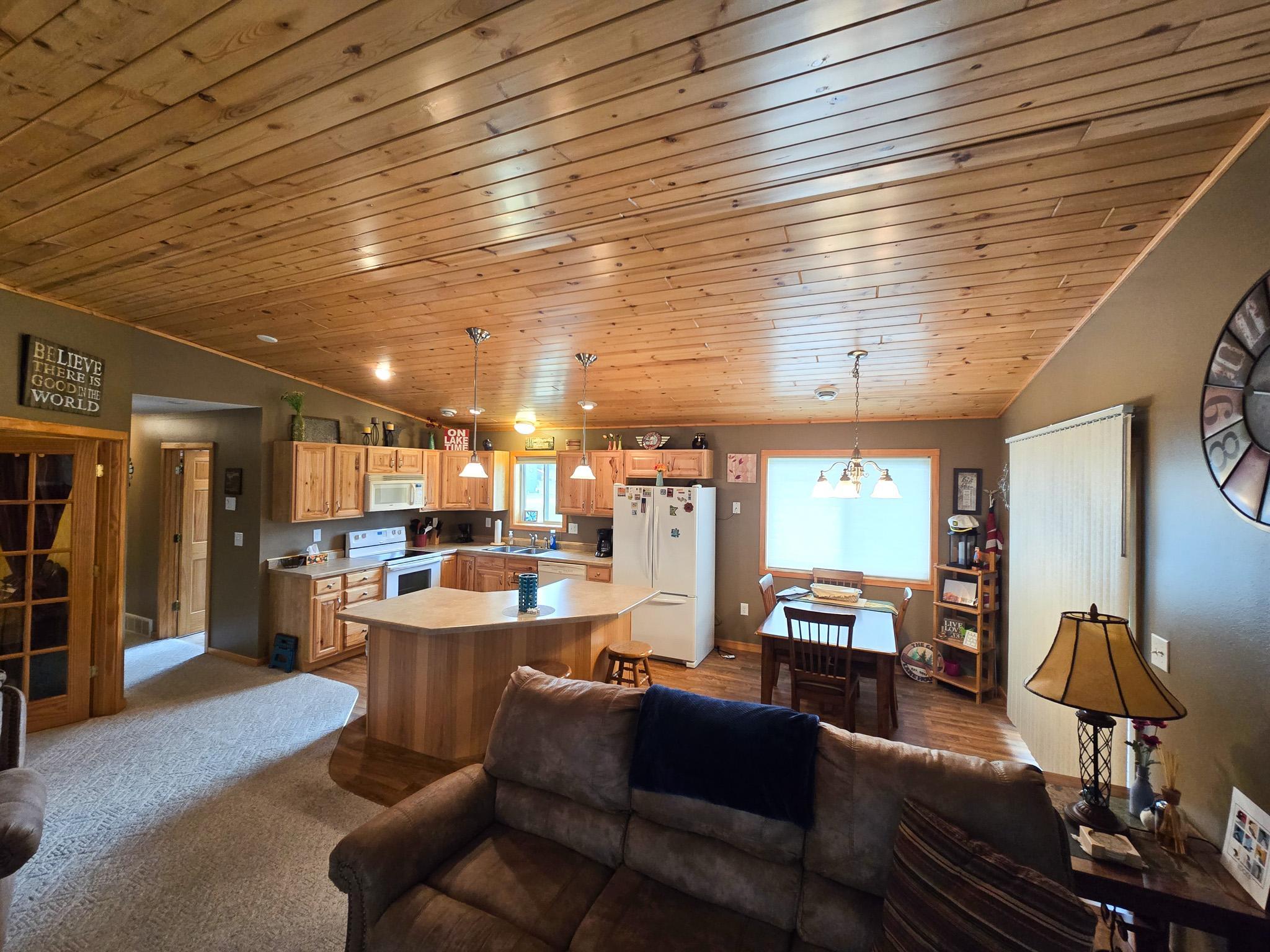2007 single family home for sale at 37871 Long Harbor Lane in Frazee, MN — 3 bed, 3 bath (photo 7 of 20)