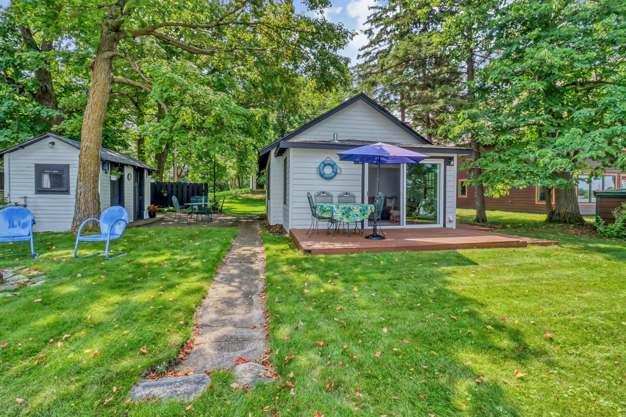 1940 single family home for sale at 180 Shorewood Drive in Detroit Lakes, MN — 2 bed, 1 bath (photo 2 of 40)