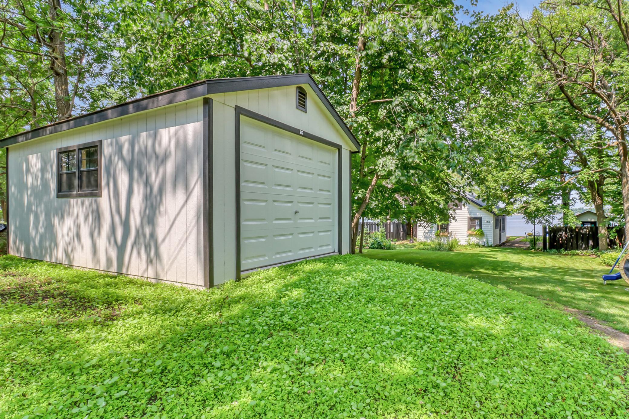 1940 single family home for sale at 180 Shorewood Drive in Detroit Lakes, MN — 2 bed, 1 bath (photo 14 of 40)