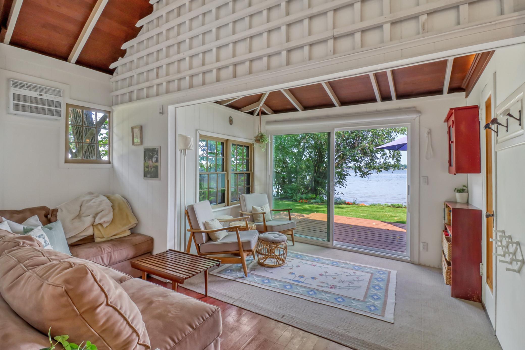 1940 single family home for sale at 180 Shorewood Drive in Detroit Lakes, MN — 2 bed, 1 bath (photo 3 of 40)