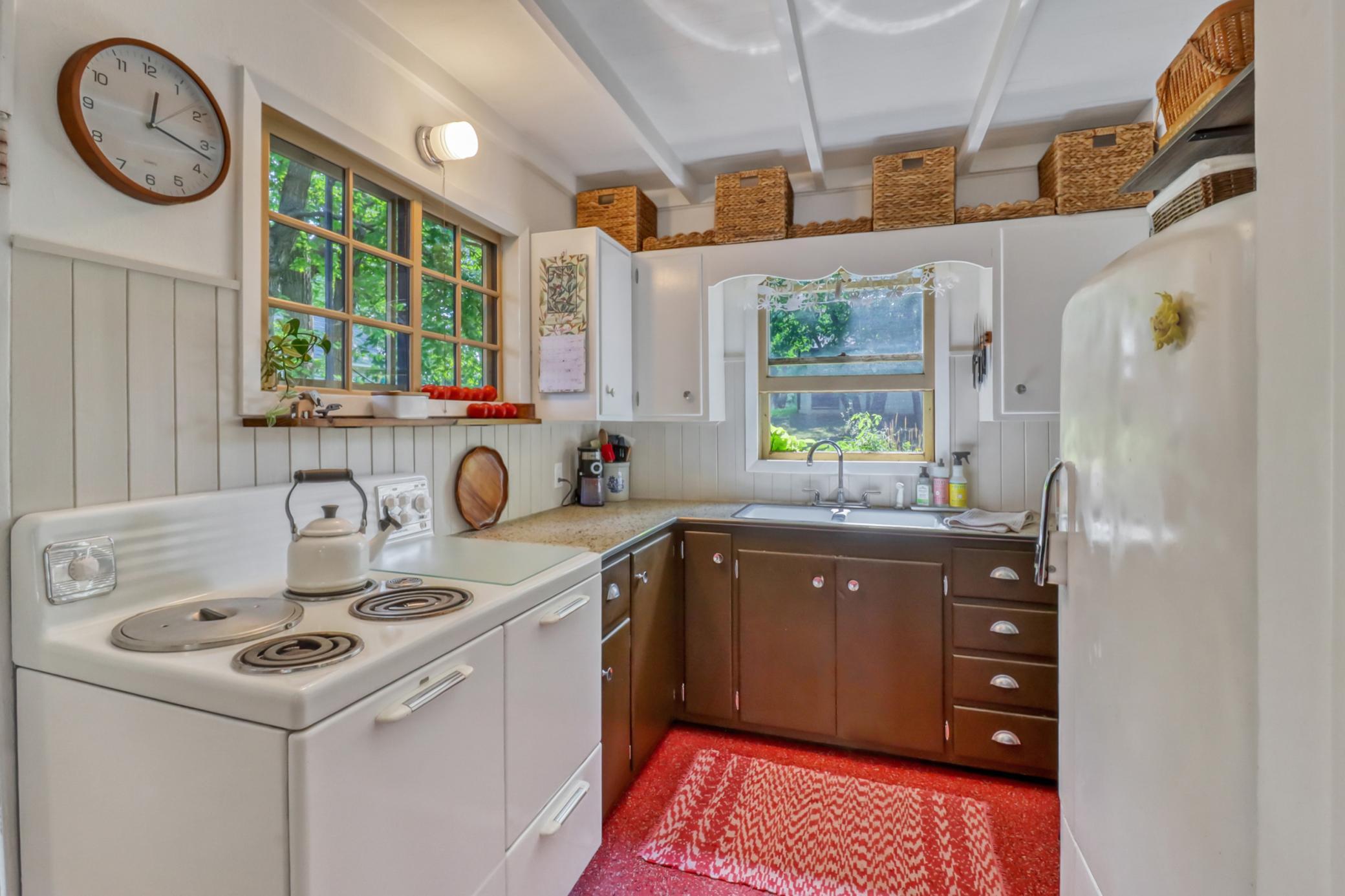 1940 single family home for sale at 180 Shorewood Drive in Detroit Lakes, MN — 2 bed, 1 bath (photo 25 of 40)