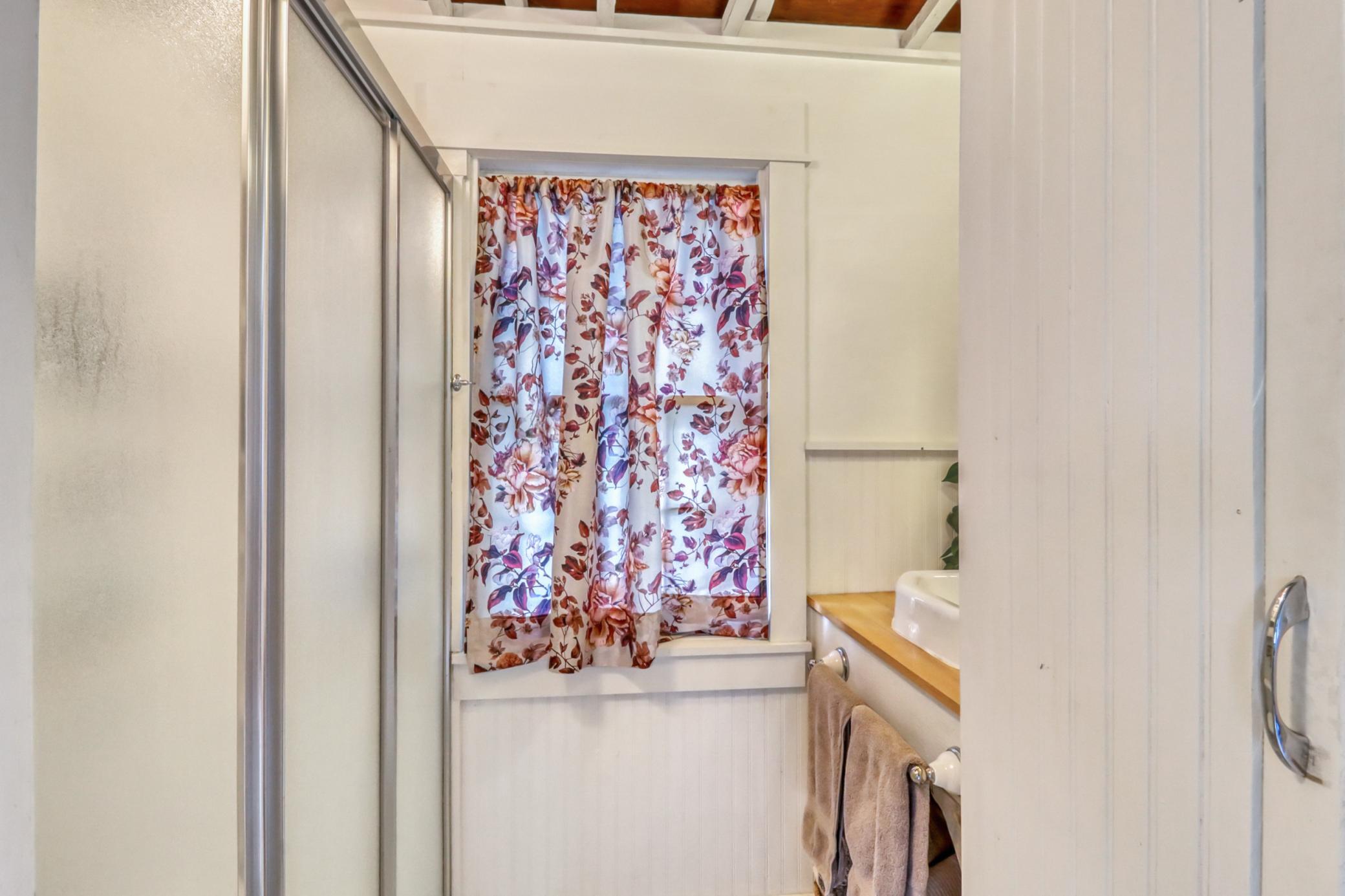 1940 single family home for sale at 180 Shorewood Drive in Detroit Lakes, MN — 2 bed, 1 bath (photo 34 of 40)