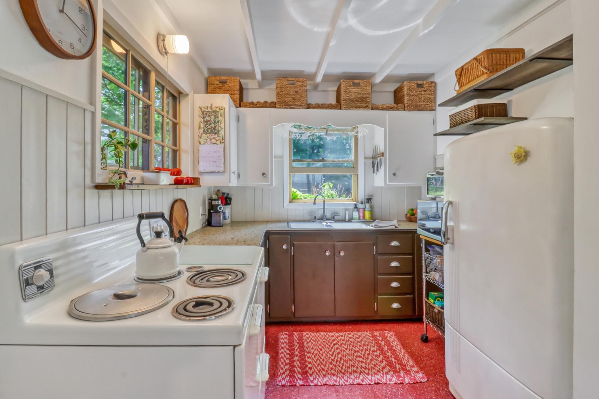 1940 single family home for sale at 180 Shorewood Drive in Detroit Lakes, MN — 2 bed, 1 bath (photo 6 of 40)