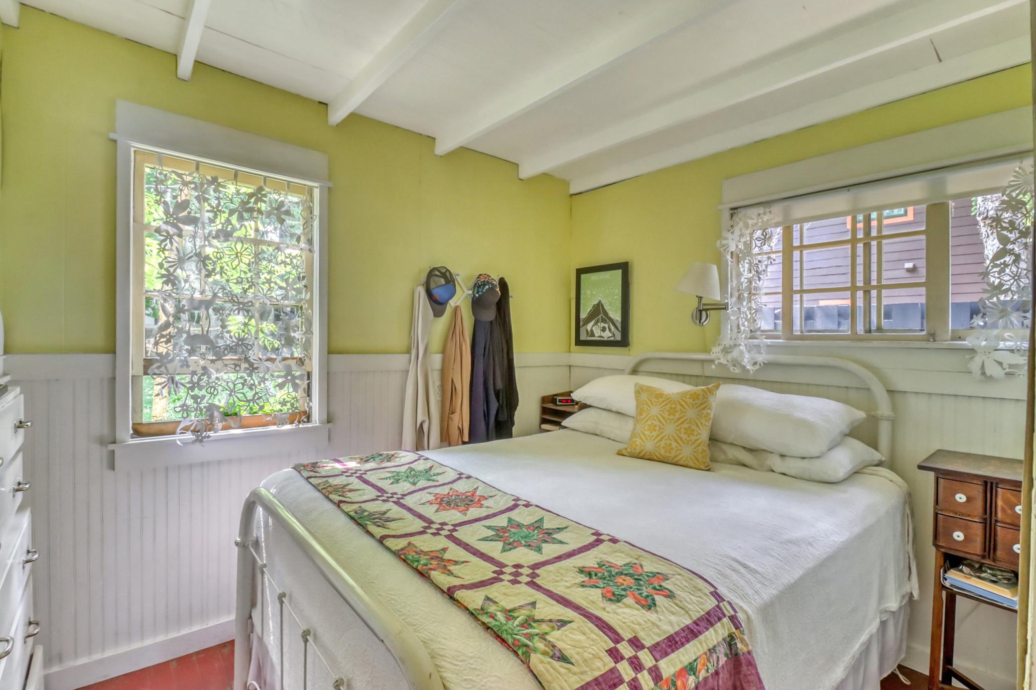 1940 single family home for sale at 180 Shorewood Drive in Detroit Lakes, MN — 2 bed, 1 bath (photo 8 of 40)