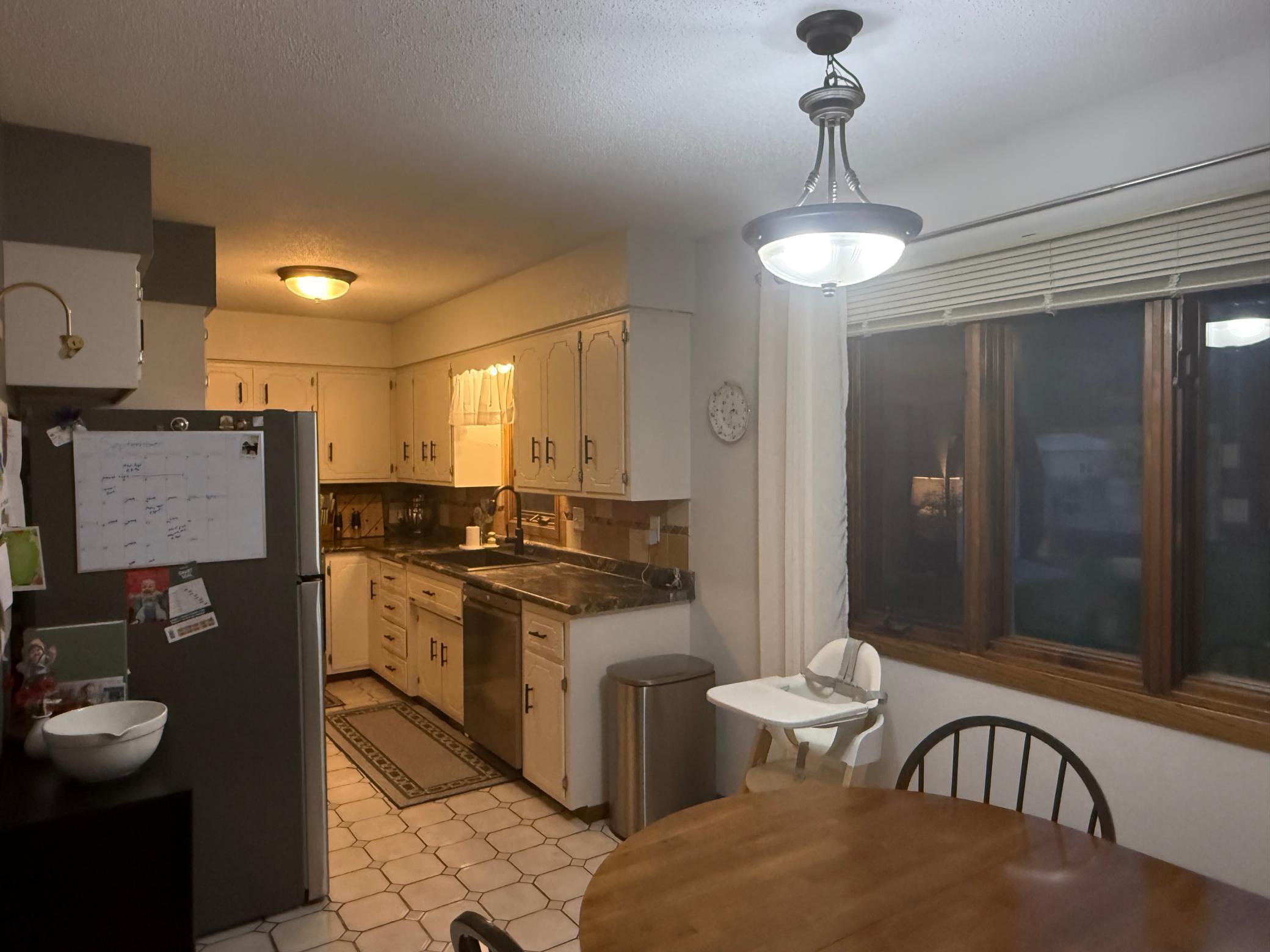 1985 single family home for sale at 407 W Washington Avenue in Mahnomen, MN — 4 bed, 2 bath (photo 16 of 51)