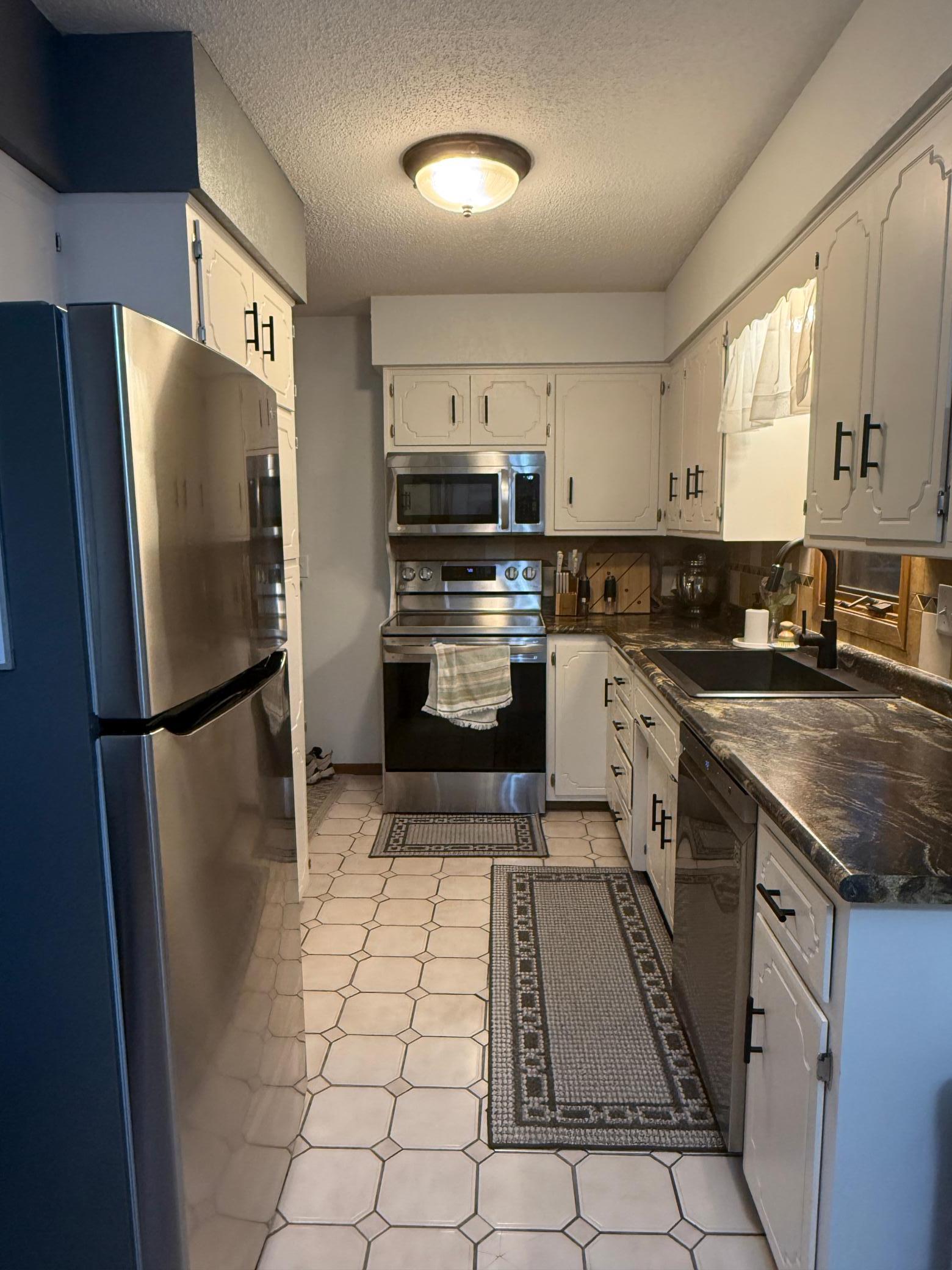 1985 single family home for sale at 407 W Washington Avenue in Mahnomen, MN — 4 bed, 2 bath (photo 18 of 51)