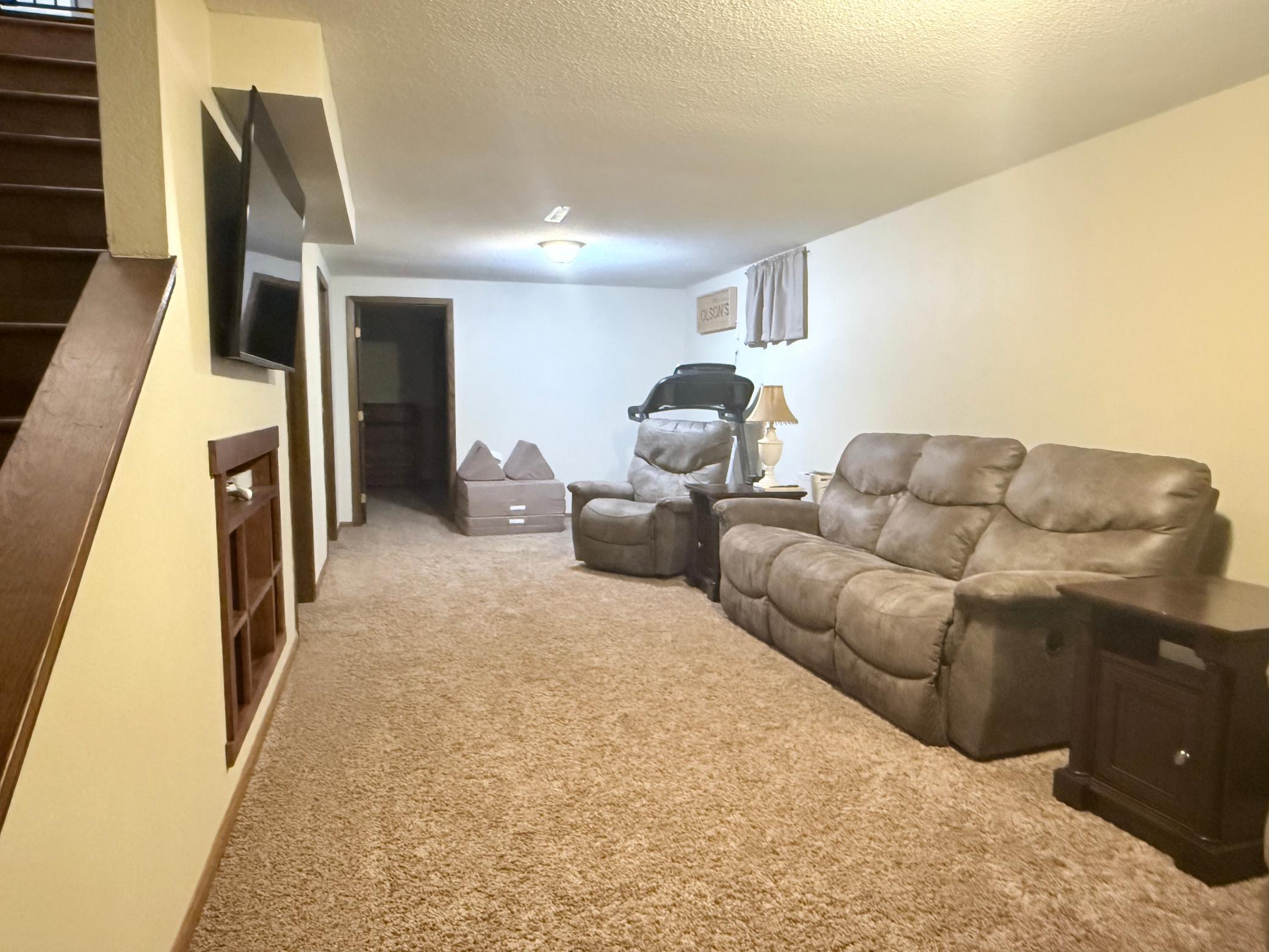 1985 single family home for sale at 407 W Washington Avenue in Mahnomen, MN — 4 bed, 2 bath (photo 29 of 51)