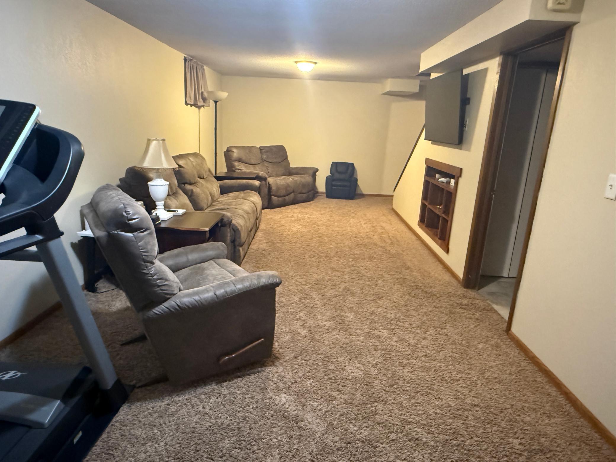 1985 single family home for sale at 407 W Washington Avenue in Mahnomen, MN — 4 bed, 2 bath (photo 30 of 51)