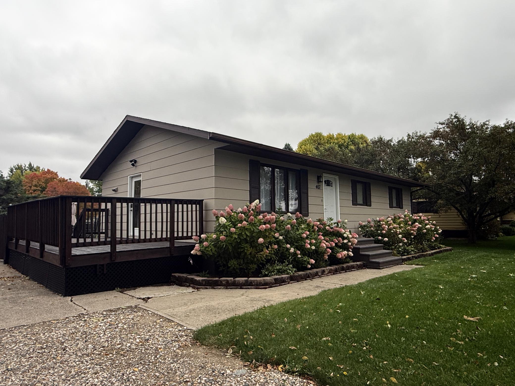 1985 single family home for sale at 407 W Washington Avenue in Mahnomen, MN — 4 bed, 2 bath (photo 42 of 51)