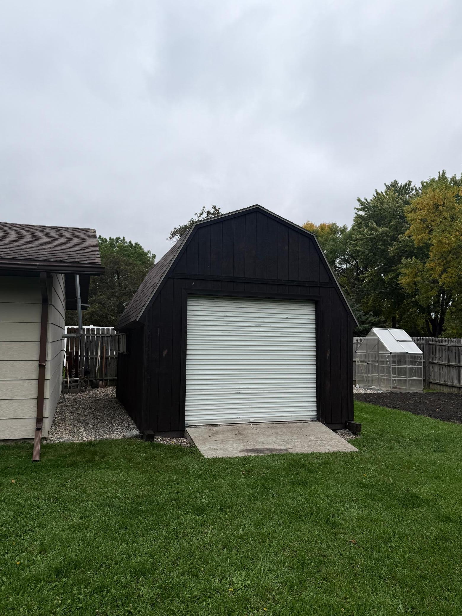 1985 single family home for sale at 407 W Washington Avenue in Mahnomen, MN — 4 bed, 2 bath (photo 46 of 51)