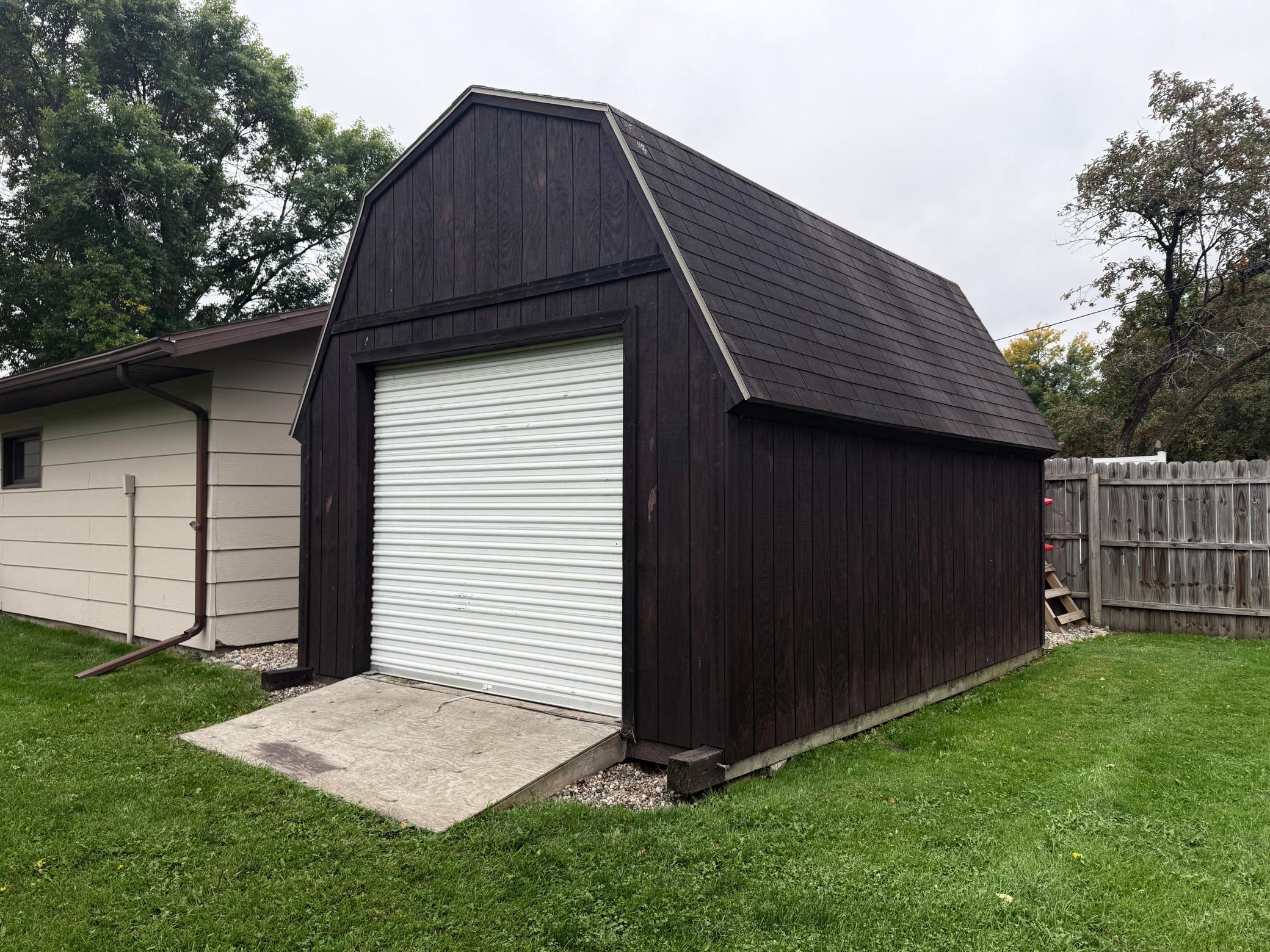 1985 single family home for sale at 407 W Washington Avenue in Mahnomen, MN — 4 bed, 2 bath (photo 47 of 51)