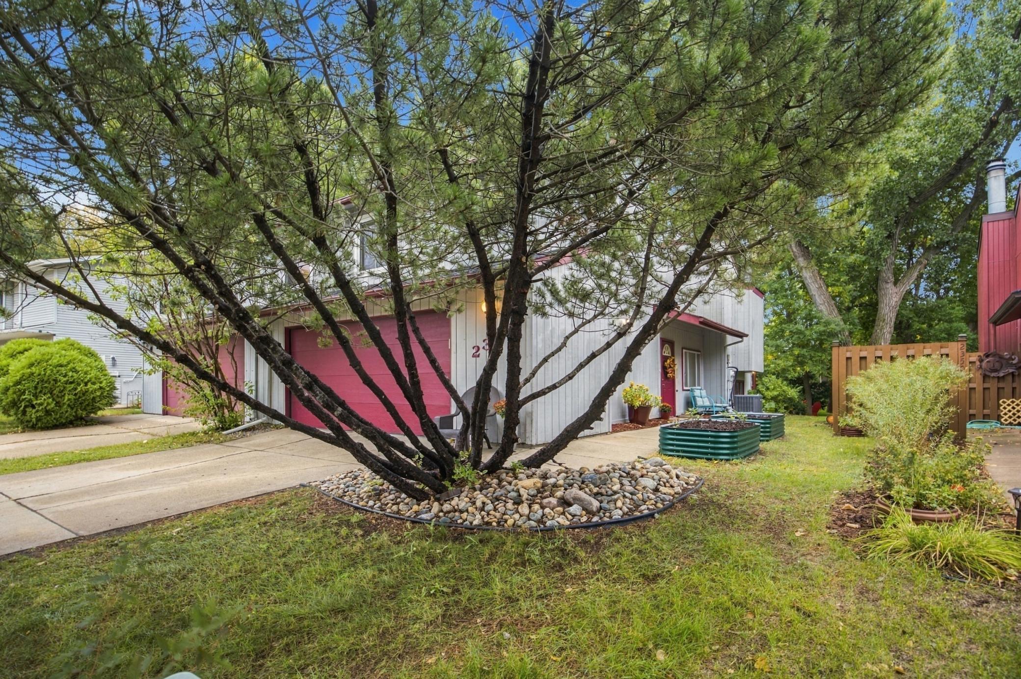 1977 twin home for sale at 2346 Demores Drive S in Fargo, ND — 3 bed, 2 bath (photo 2 of 39)