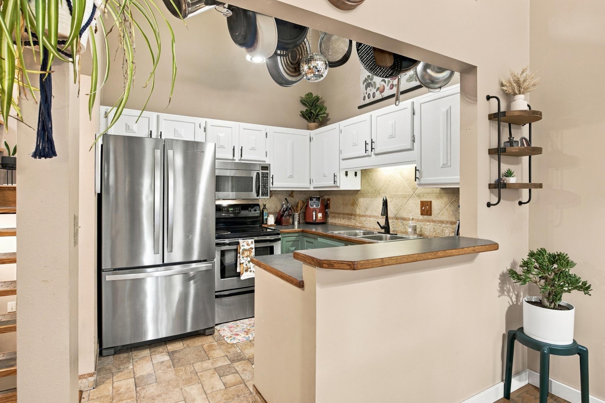 1977 twin home for sale at 2346 Demores Drive S in Fargo, ND — 3 bed, 2 bath (photo 12 of 39)