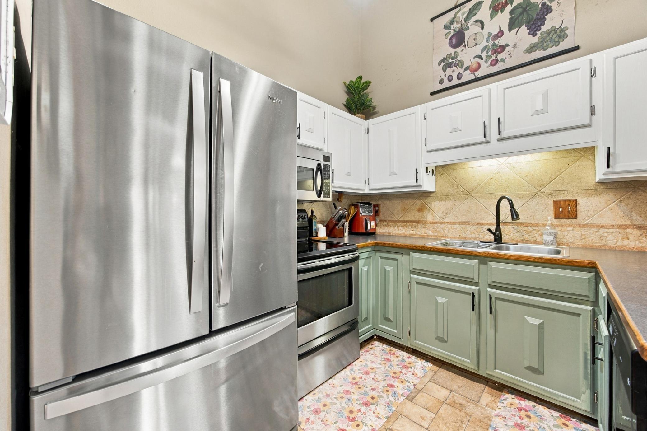 1977 twin home for sale at 2346 Demores Drive S in Fargo, ND — 3 bed, 2 bath (photo 13 of 39)