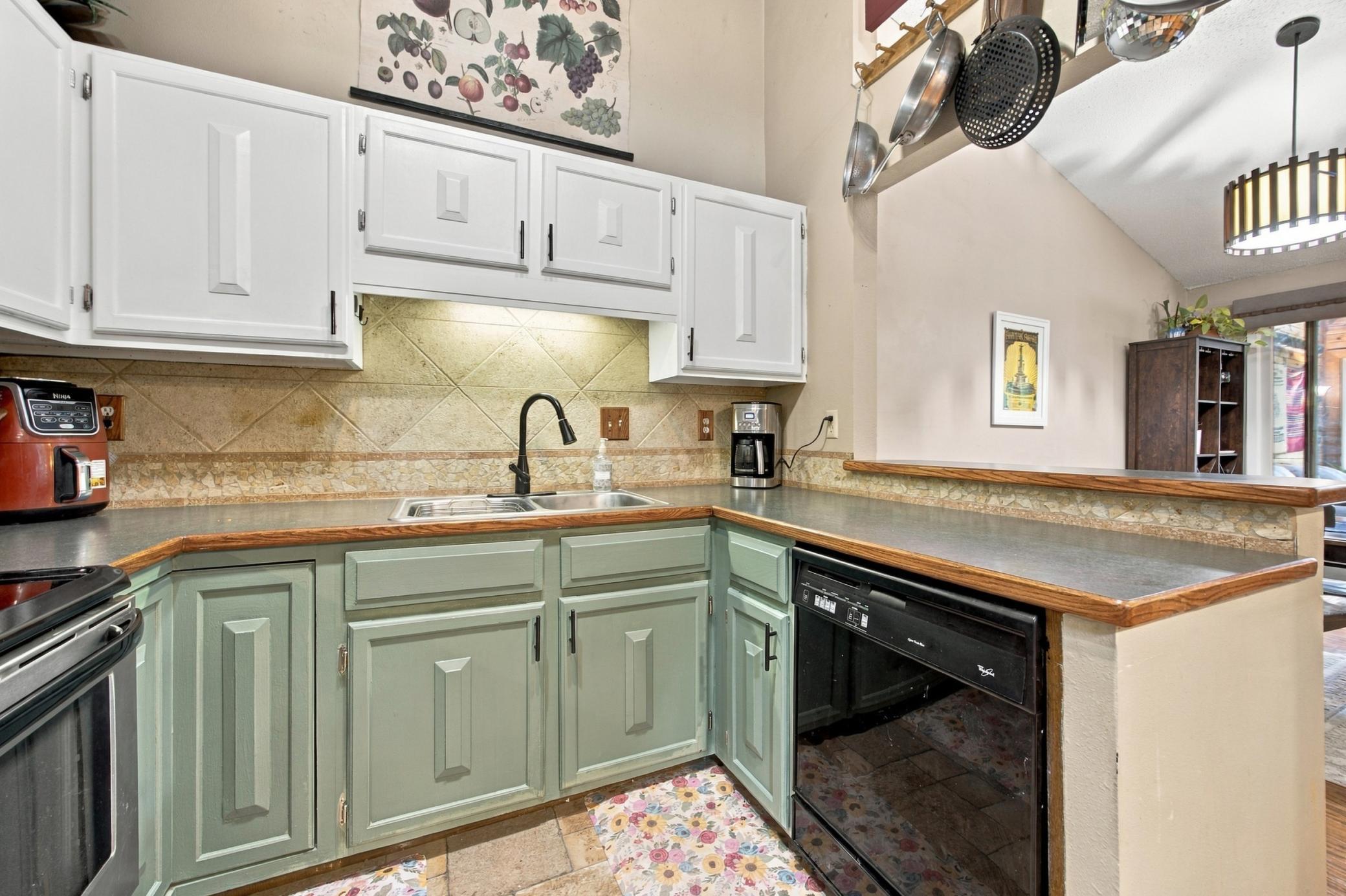 1977 twin home for sale at 2346 Demores Drive S in Fargo, ND — 3 bed, 2 bath (photo 14 of 39)