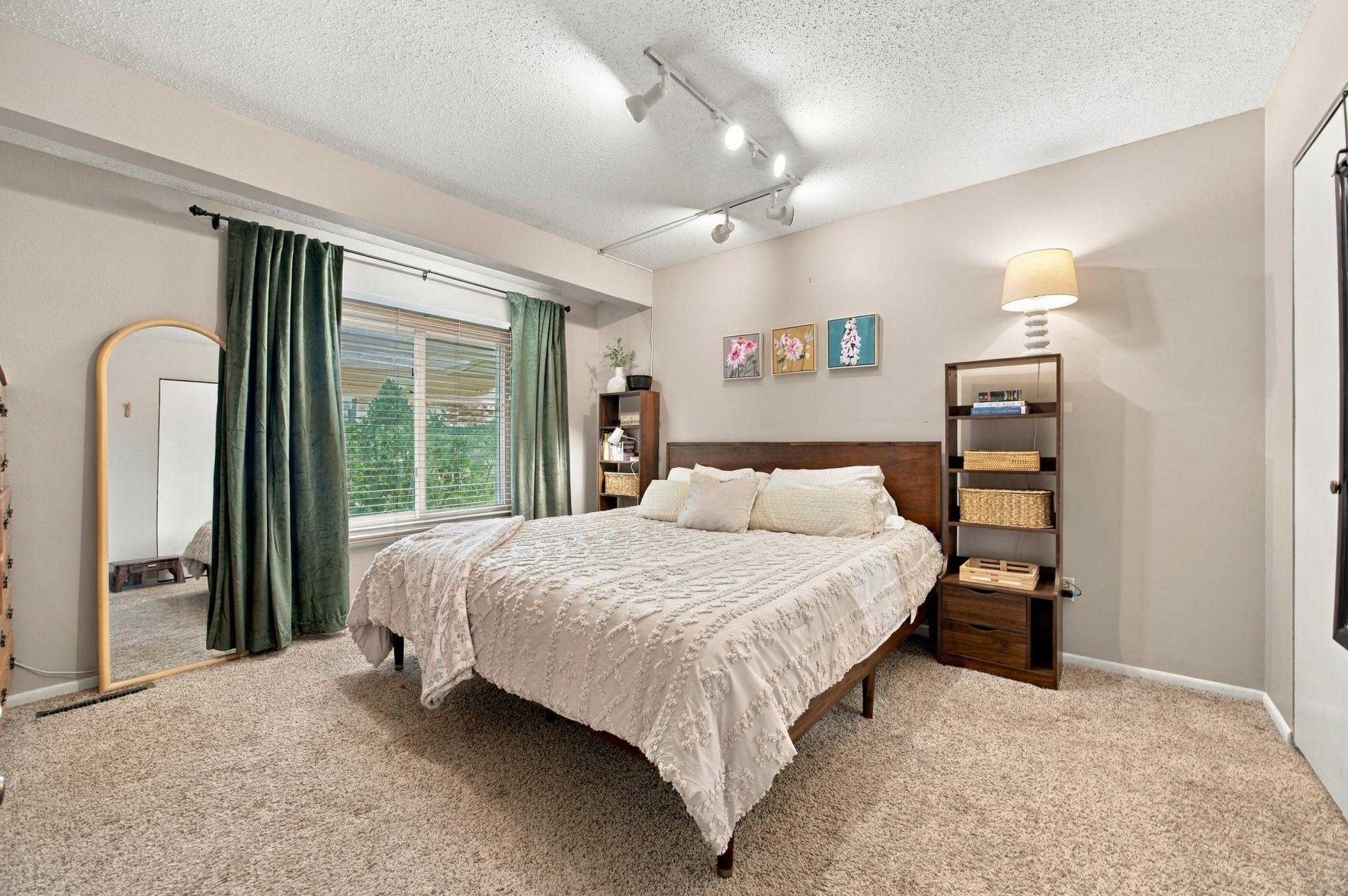 1977 twin home for sale at 2346 Demores Drive S in Fargo, ND — 3 bed, 2 bath (photo 15 of 39)