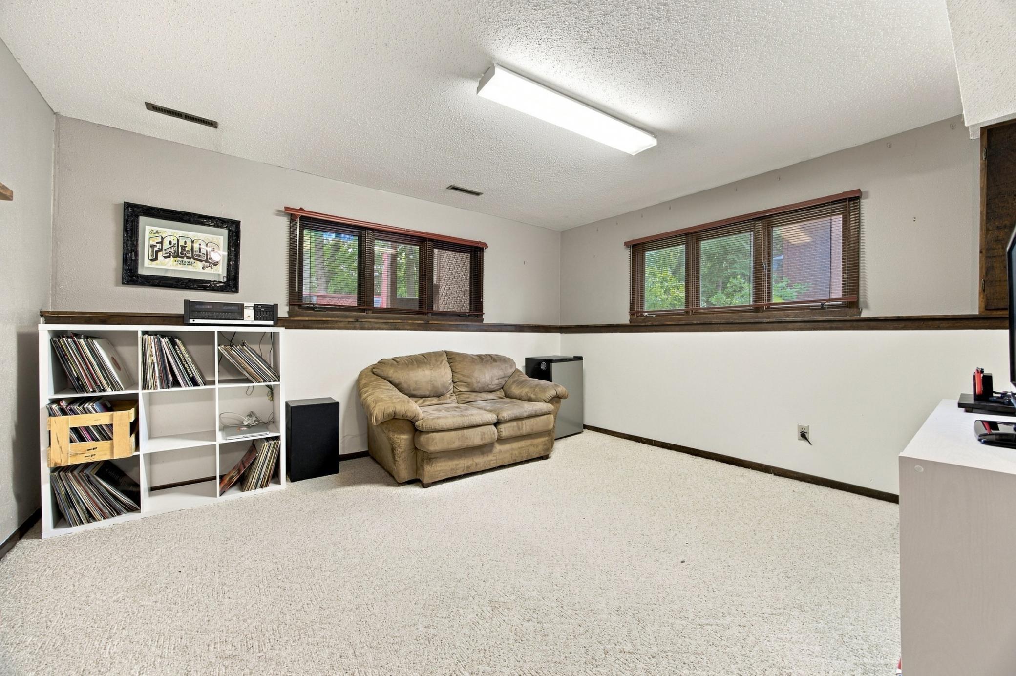1977 twin home for sale at 2346 Demores Drive S in Fargo, ND — 3 bed, 2 bath (photo 19 of 39)