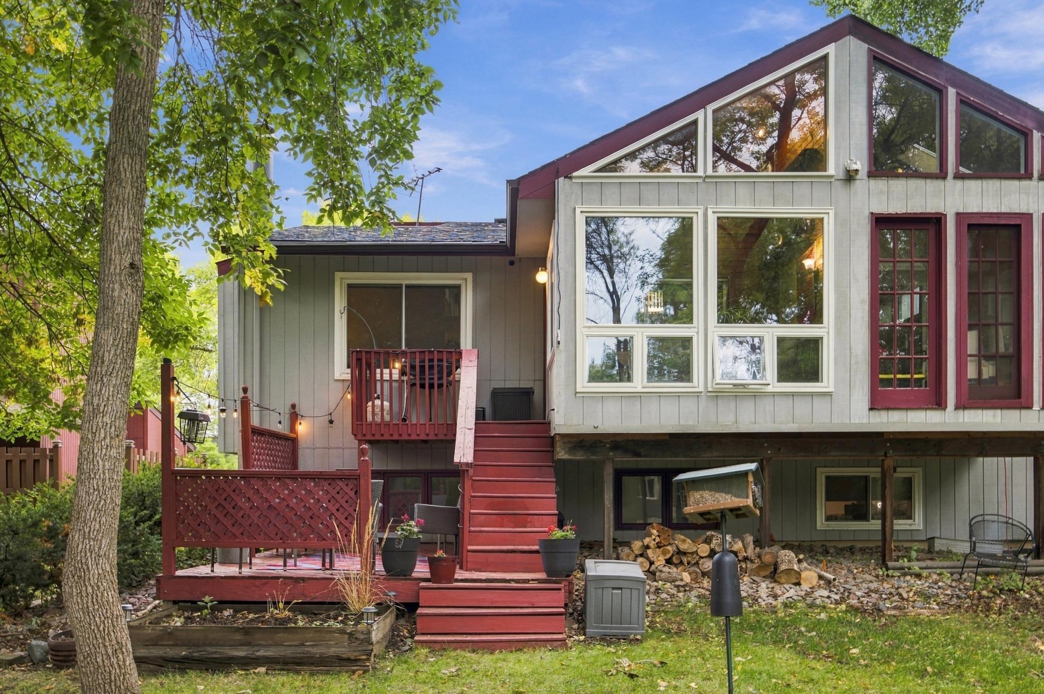 1977 twin home for sale at 2346 Demores Drive S in Fargo, ND — 3 bed, 2 bath (photo 24 of 39)