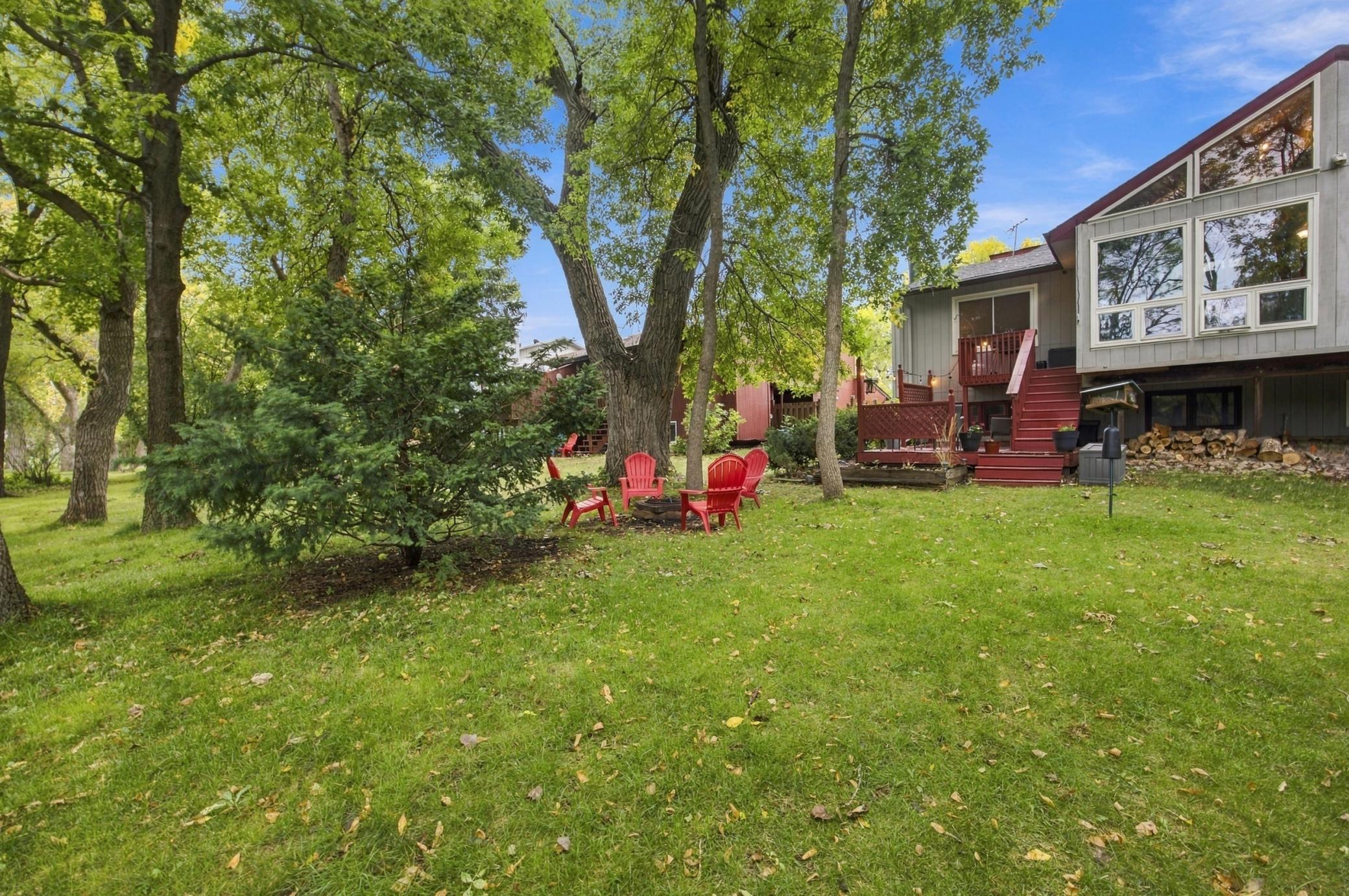 1977 twin home for sale at 2346 Demores Drive S in Fargo, ND — 3 bed, 2 bath (photo 27 of 39)