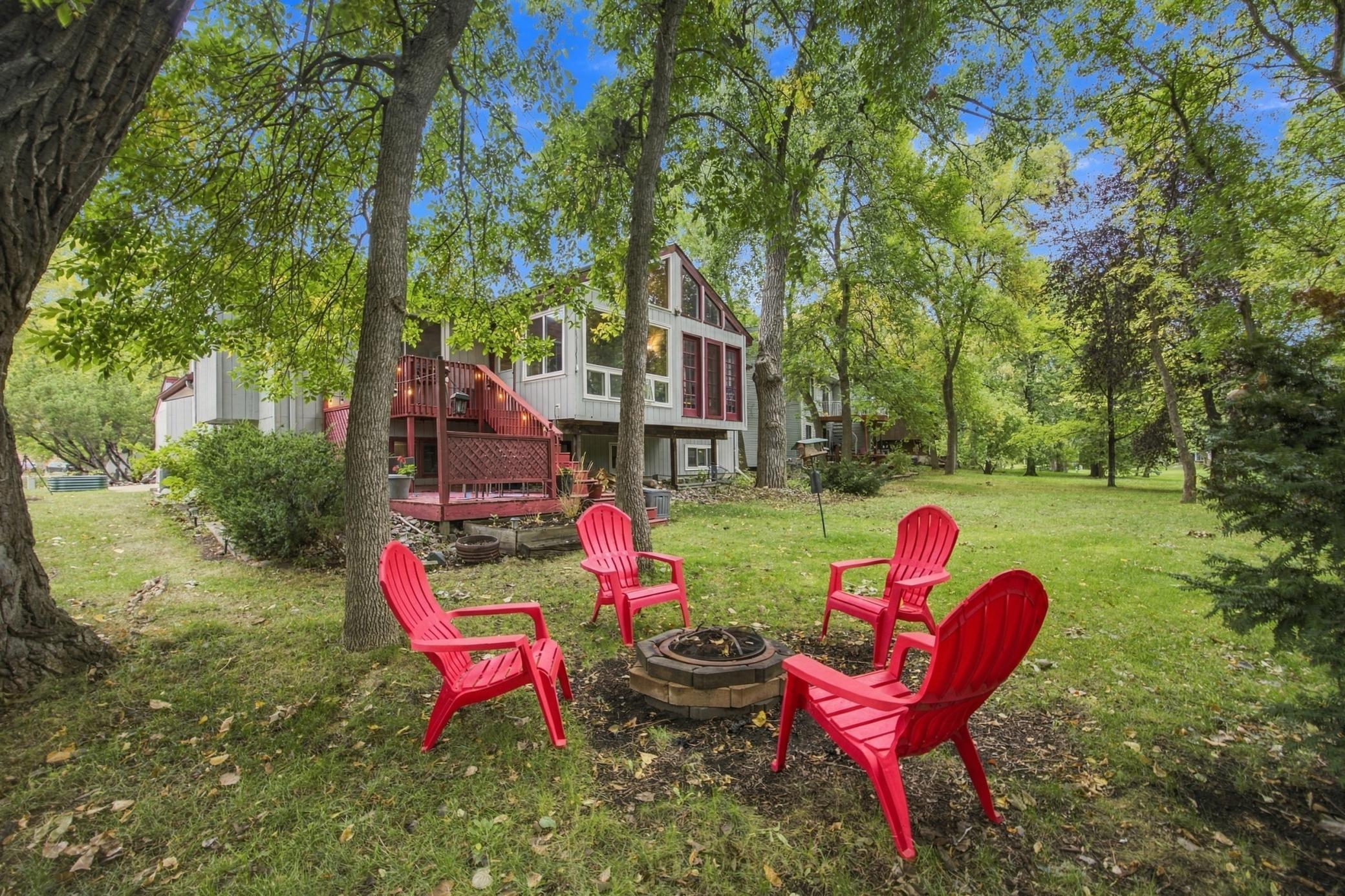 1977 twin home for sale at 2346 Demores Drive S in Fargo, ND — 3 bed, 2 bath (photo 28 of 39)