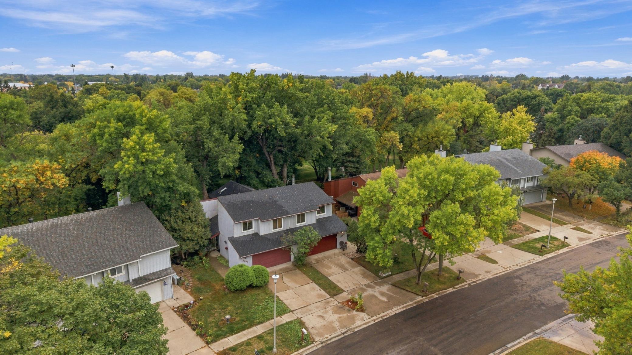 1977 twin home for sale at 2346 Demores Drive S in Fargo, ND — 3 bed, 2 bath (photo 30 of 39)