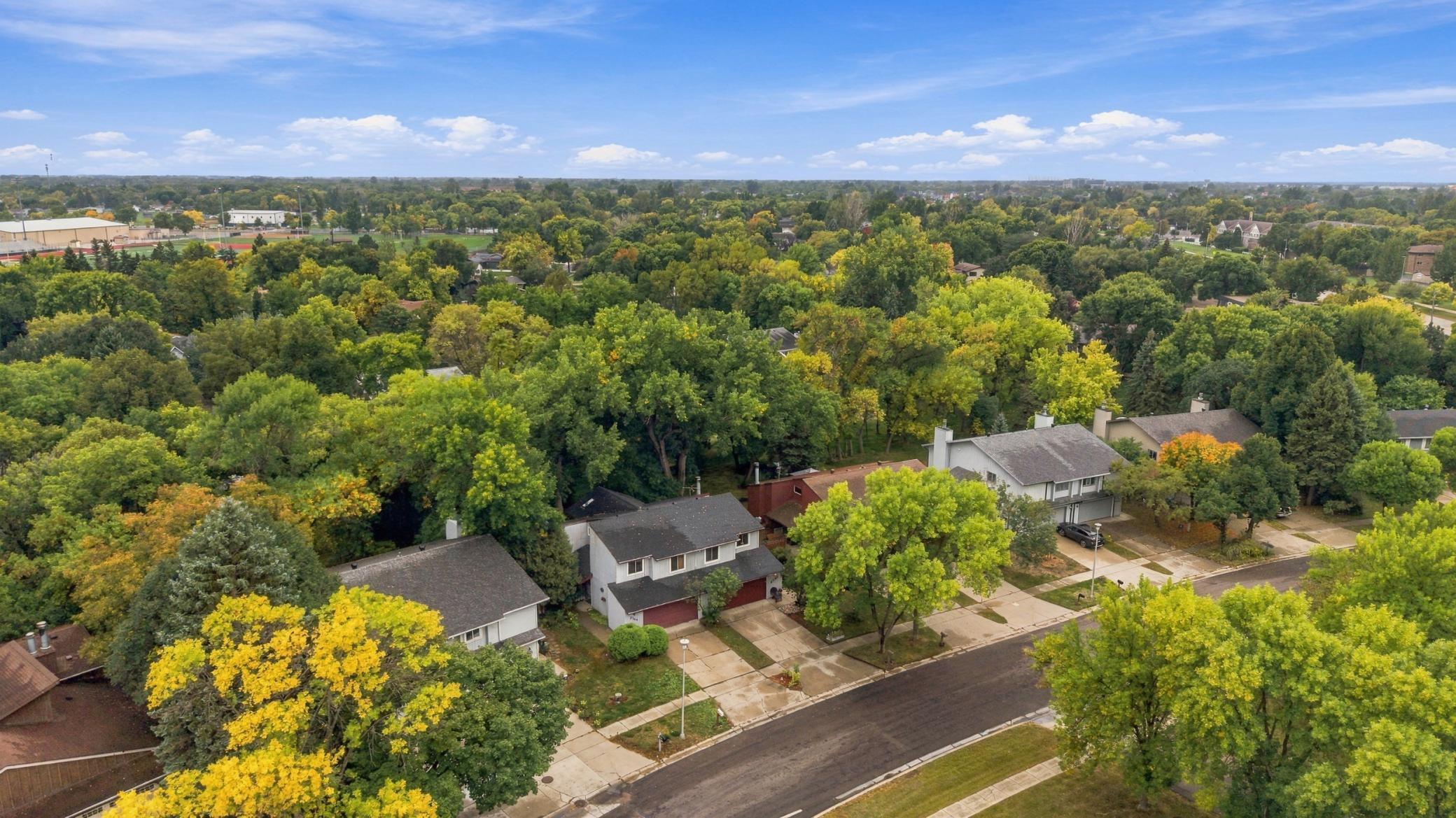 1977 twin home for sale at 2346 Demores Drive S in Fargo, ND — 3 bed, 2 bath (photo 31 of 39)