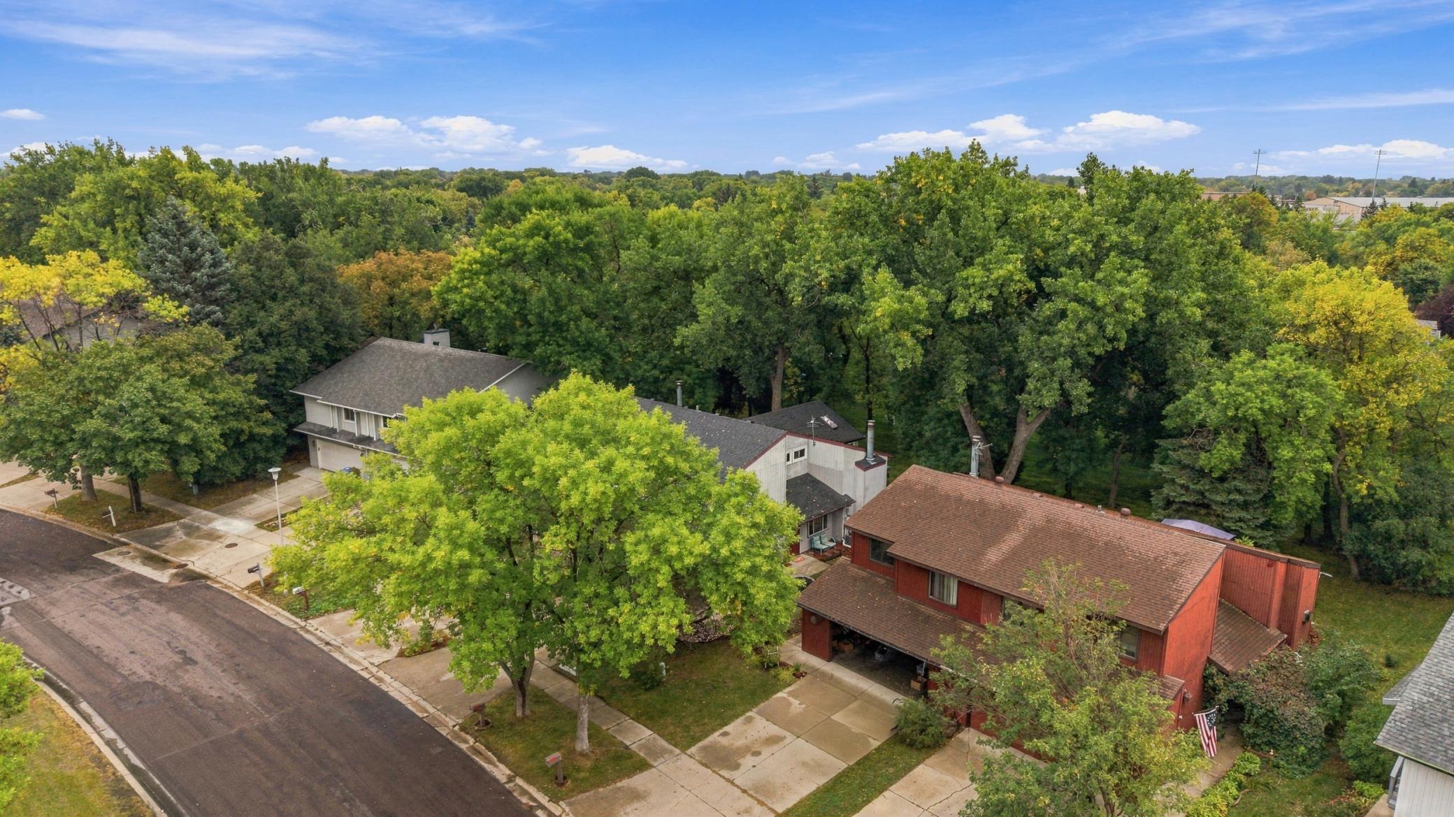 1977 twin home for sale at 2346 Demores Drive S in Fargo, ND — 3 bed, 2 bath (photo 33 of 39)