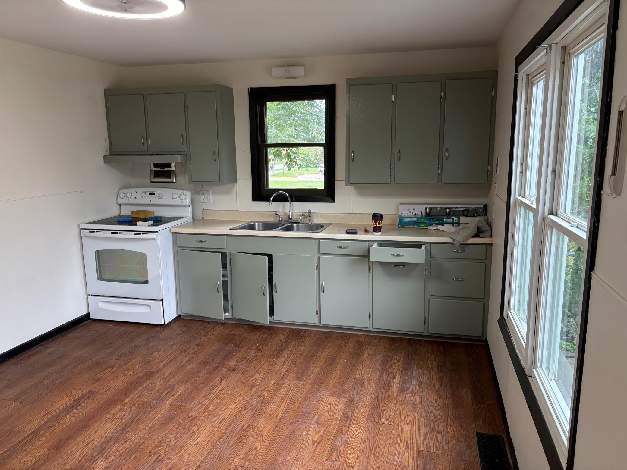 1941 single family home for sale at 707 3rd Street SE in Bemidji, MN — 2 bed, 2 bath (photo 2 of 16)