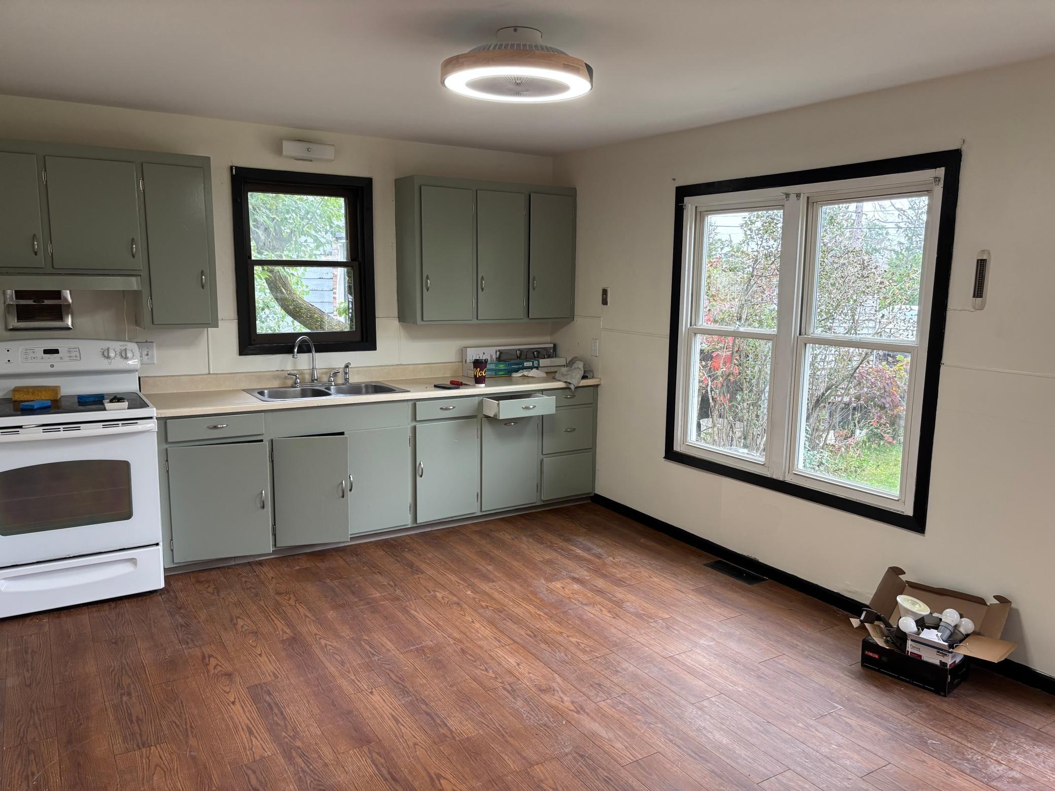 1941 single family home for sale at 707 3rd Street SE in Bemidji, MN — 2 bed, 2 bath (photo 3 of 16)