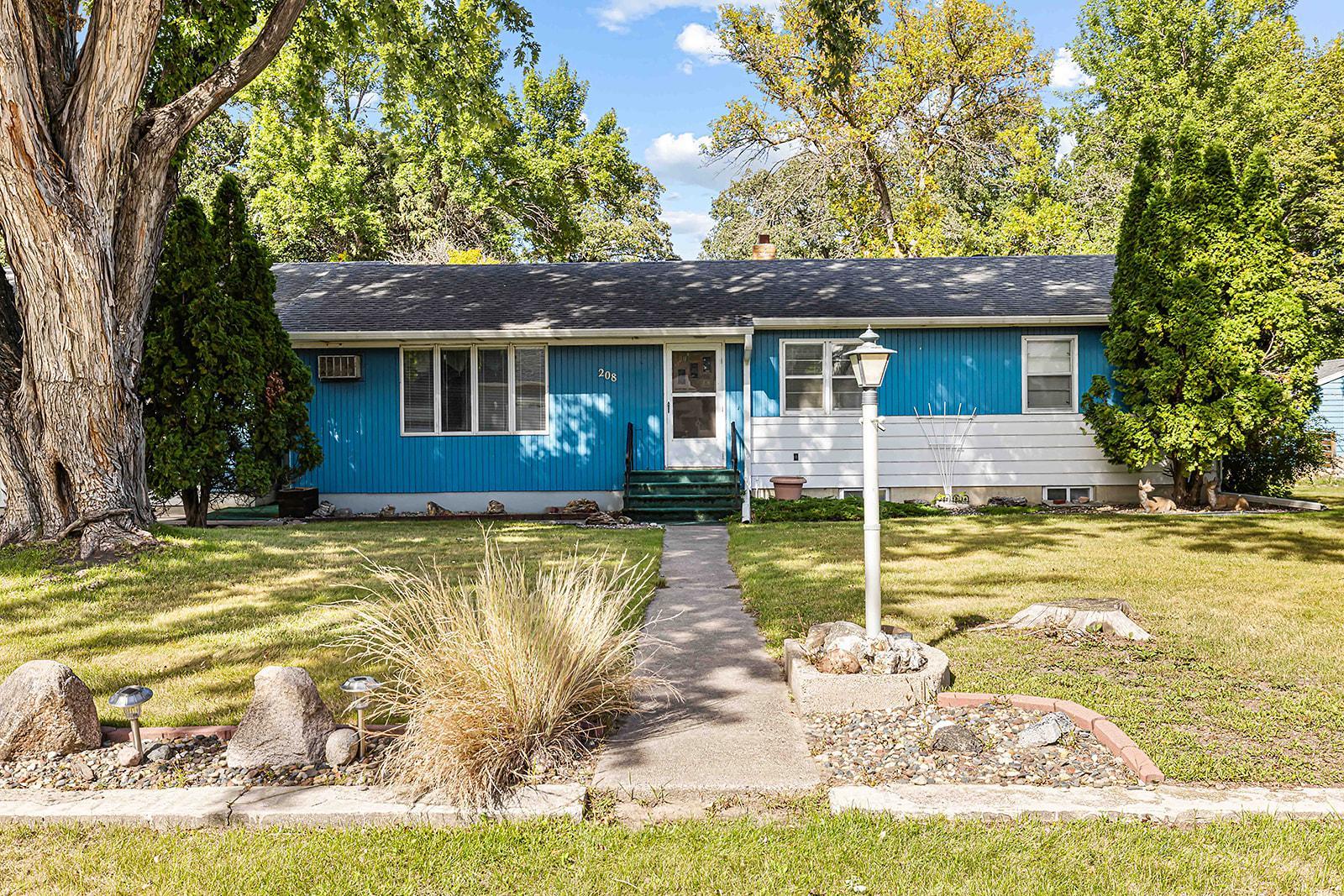 1964 single family home for sale at 208 Mickey Mouse Avenue S in Horace, ND — 4 bed, 2 bath (photo 4 of 54)