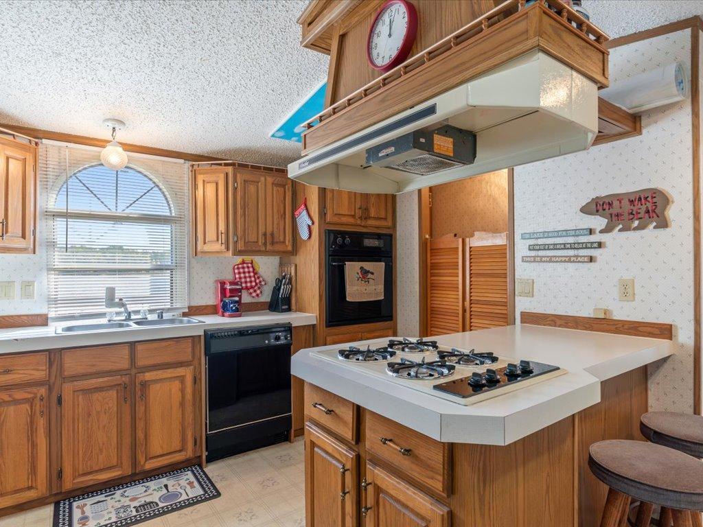 1992 single family home for sale at 8143 Meadow Lake Road SW in Motley, MN — 3 bed, 3 bath (photo 7 of 52)