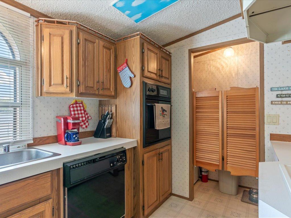 1992 single family home for sale at 8143 Meadow Lake Road SW in Motley, MN — 3 bed, 3 bath (photo 9 of 52)