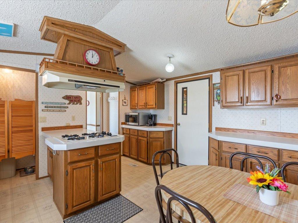 1992 single family home for sale at 8143 Meadow Lake Road SW in Motley, MN — 3 bed, 3 bath (photo 10 of 52)